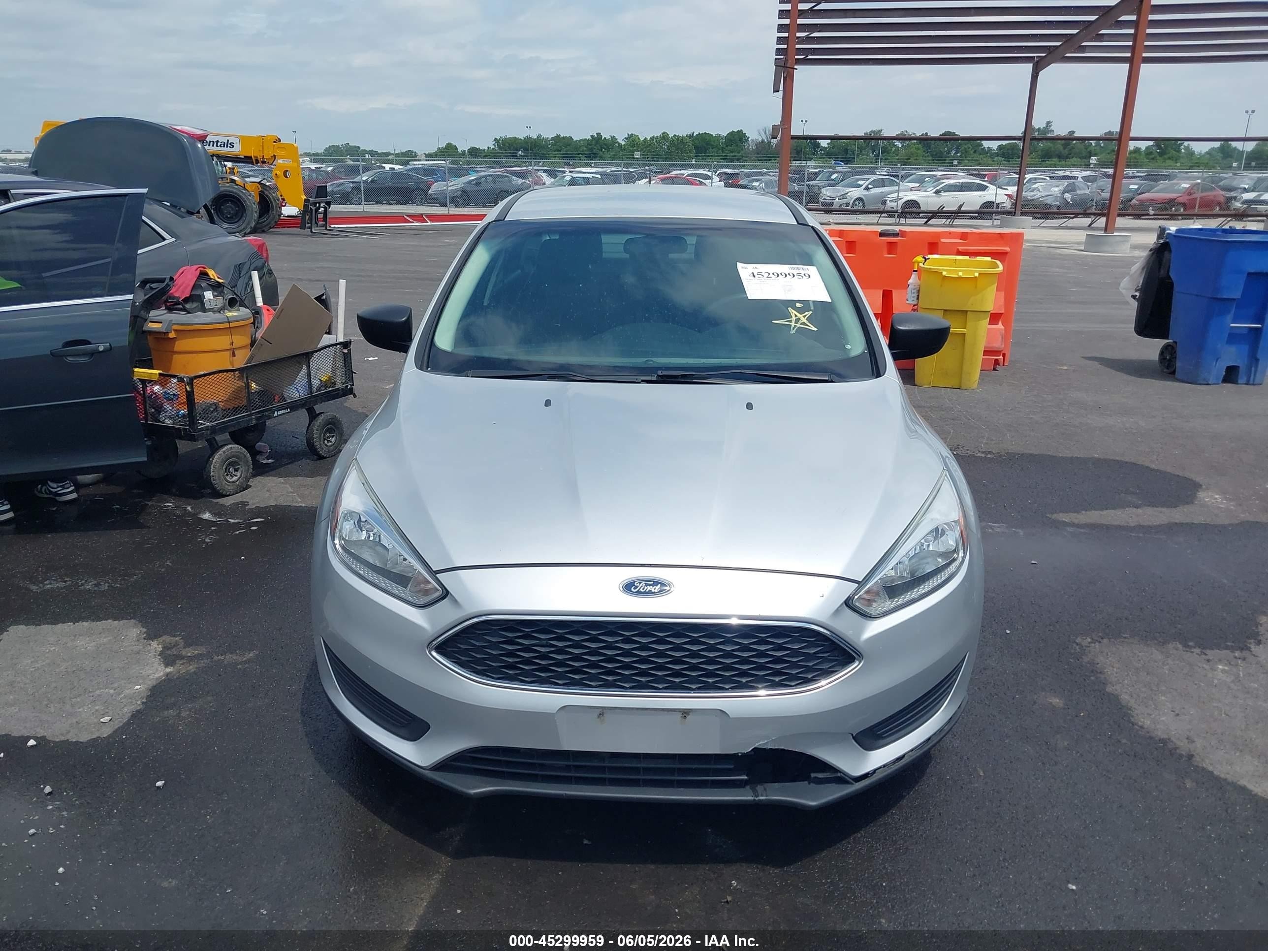 2015 Ford Focus S Silver vin: 1FADP3E20FL381600