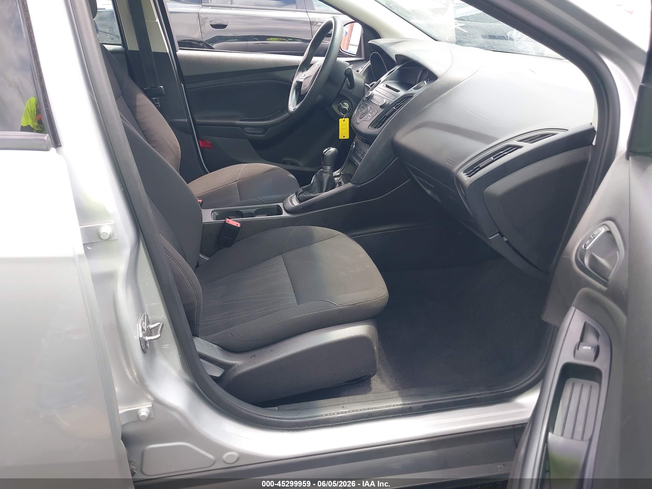 2015 Ford Focus S Silver vin: 1FADP3E20FL381600