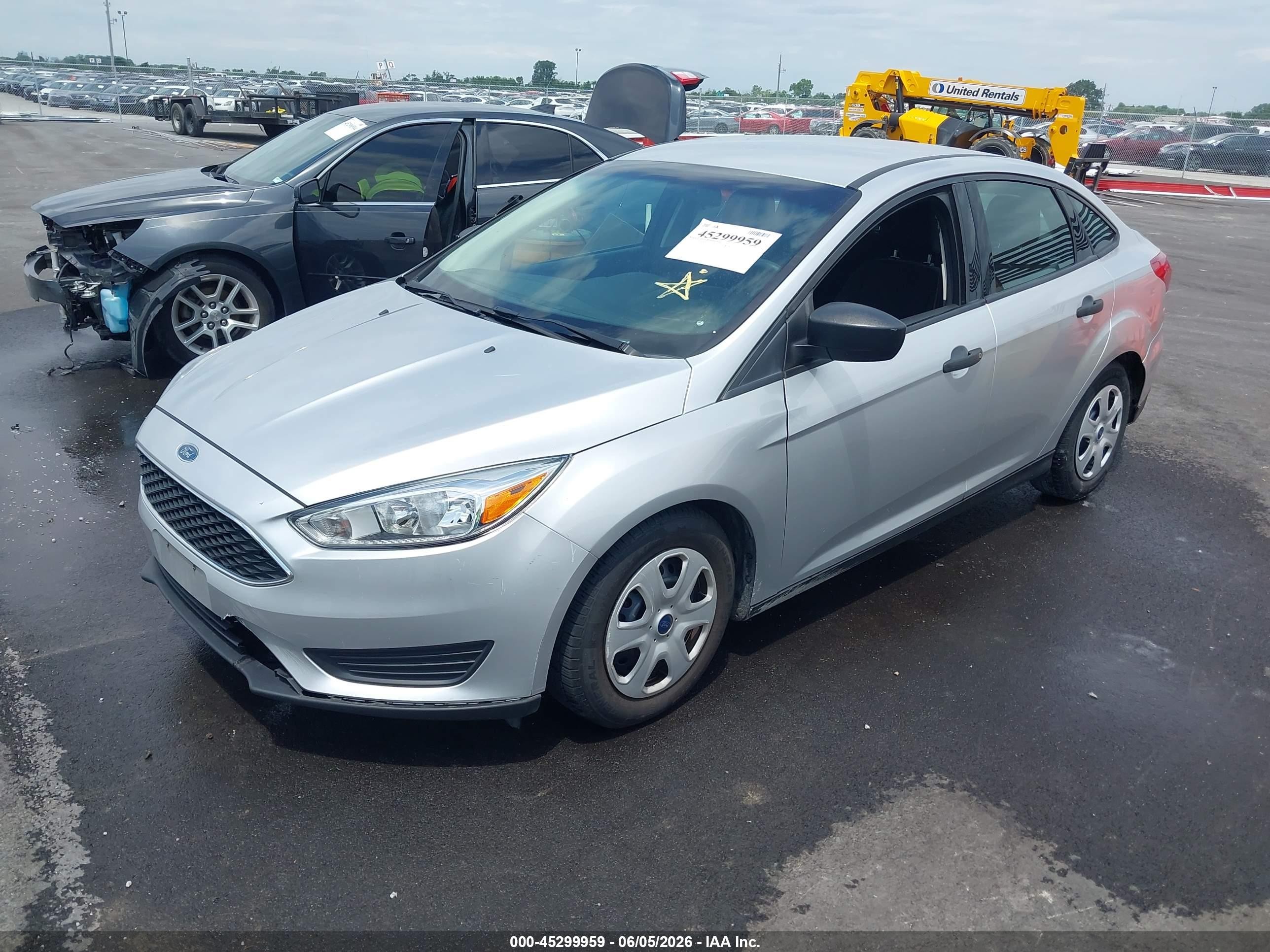 2015 Ford Focus S Silver vin: 1FADP3E20FL381600