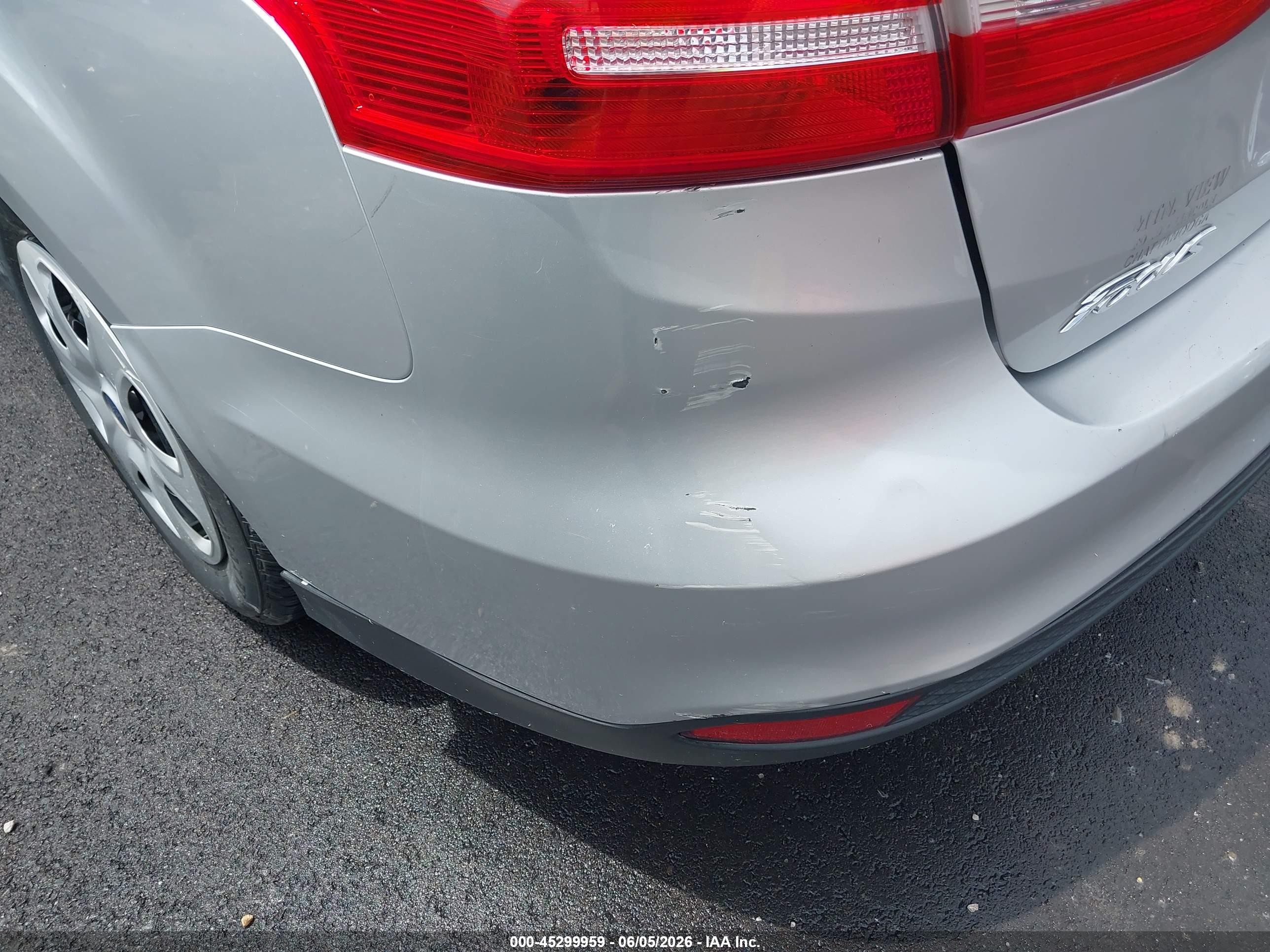 2015 Ford Focus S Silver vin: 1FADP3E20FL381600