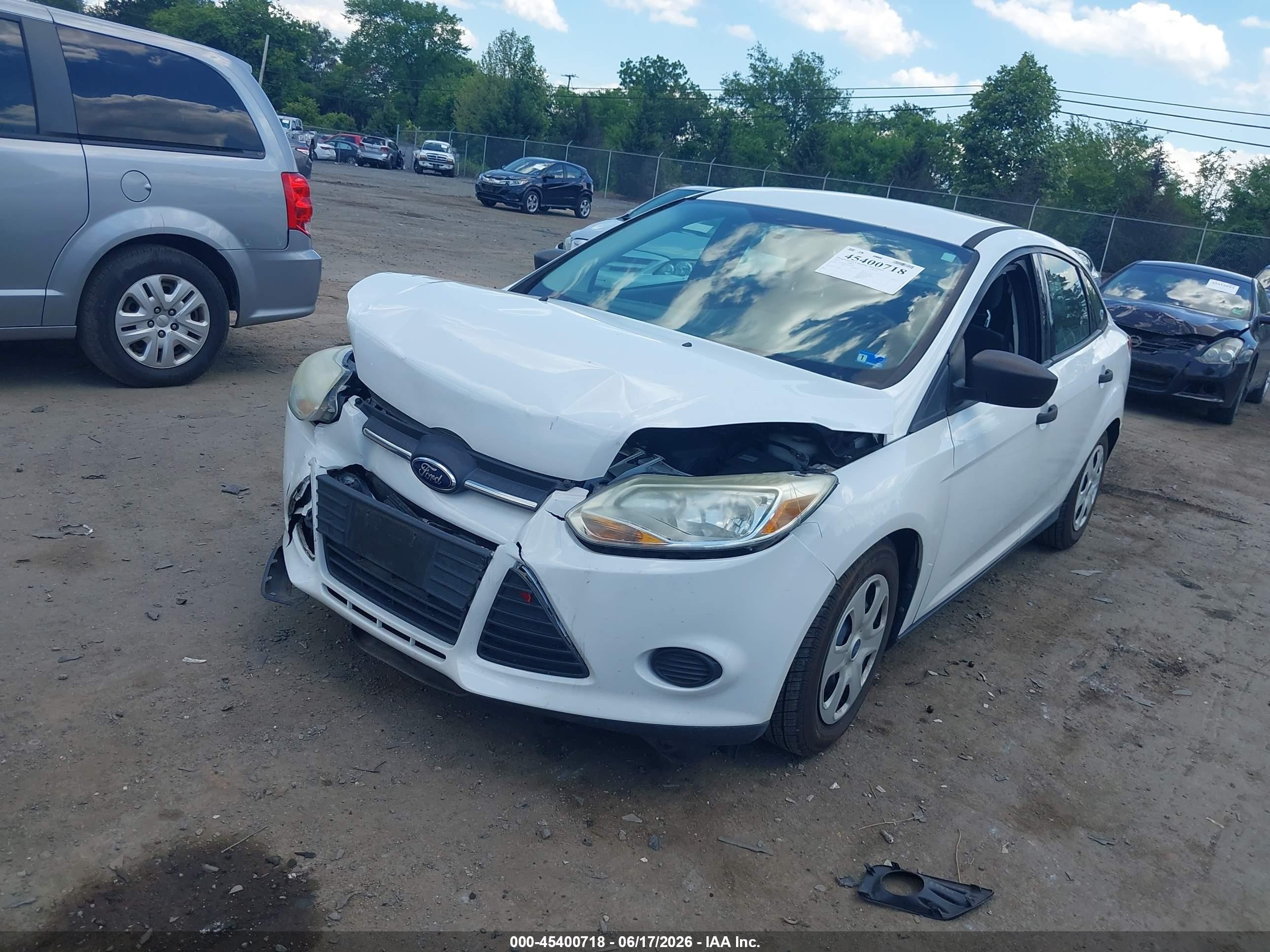 2014 Ford Focus S White vin: 1FADP3E21EL127408