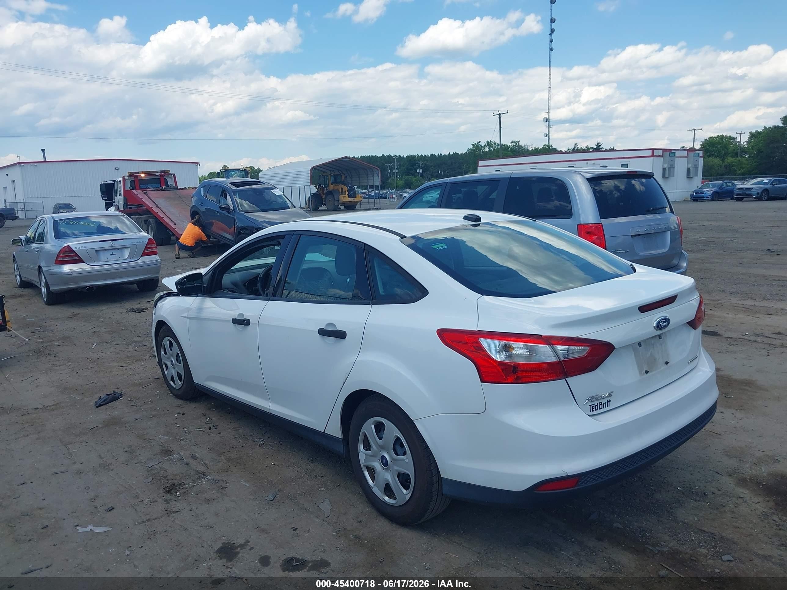 2014 Ford Focus S White vin: 1FADP3E21EL127408