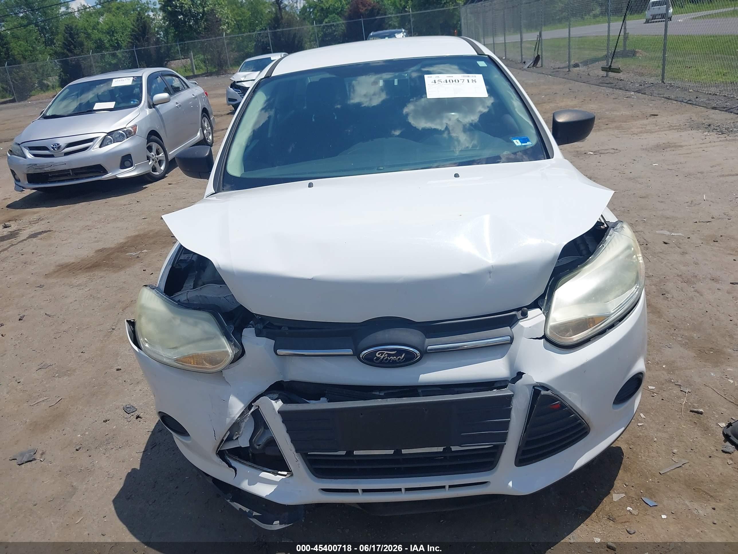2014 Ford Focus S White vin: 1FADP3E21EL127408