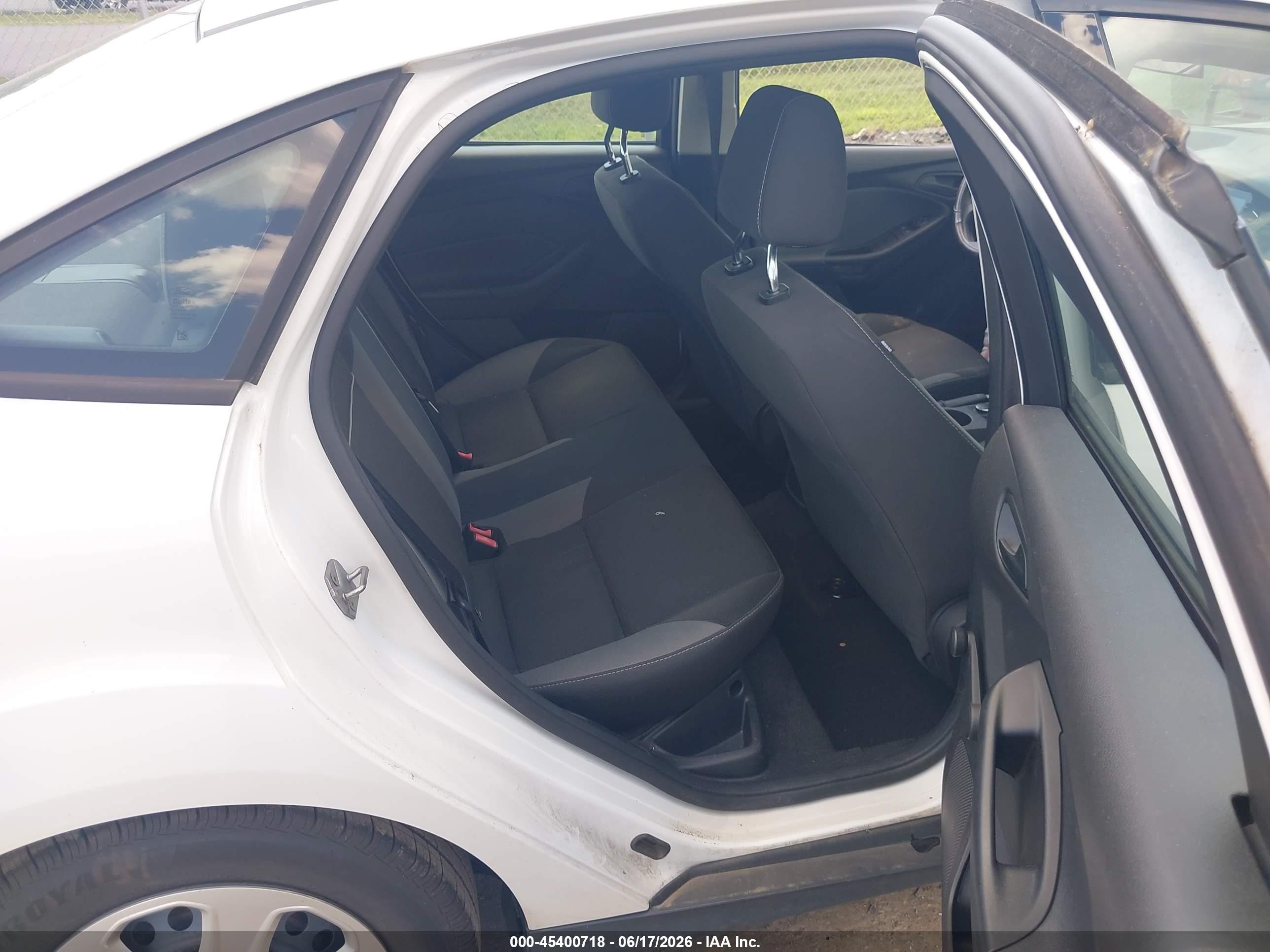 2014 Ford Focus S White vin: 1FADP3E21EL127408