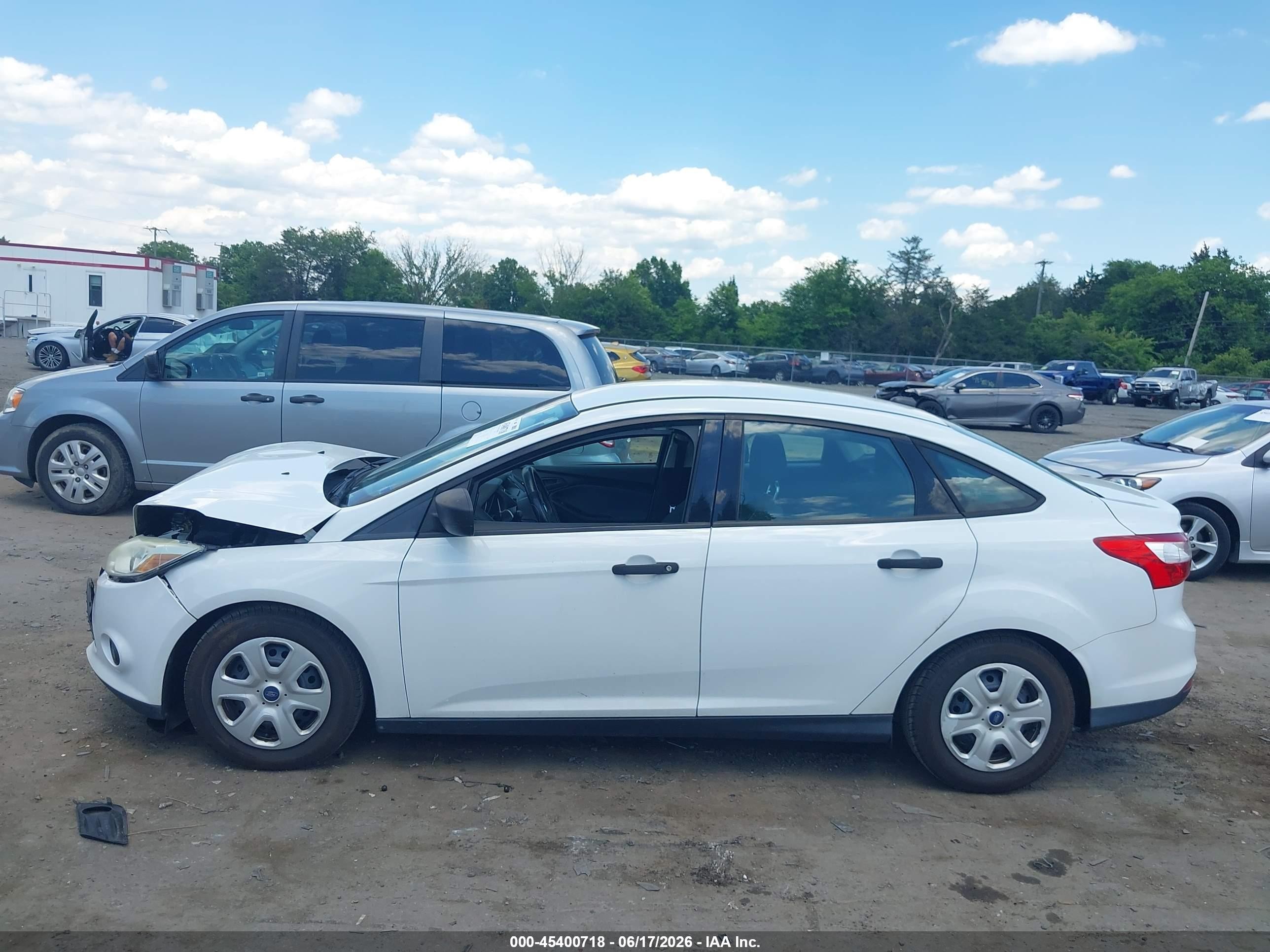 2014 Ford Focus S White vin: 1FADP3E21EL127408