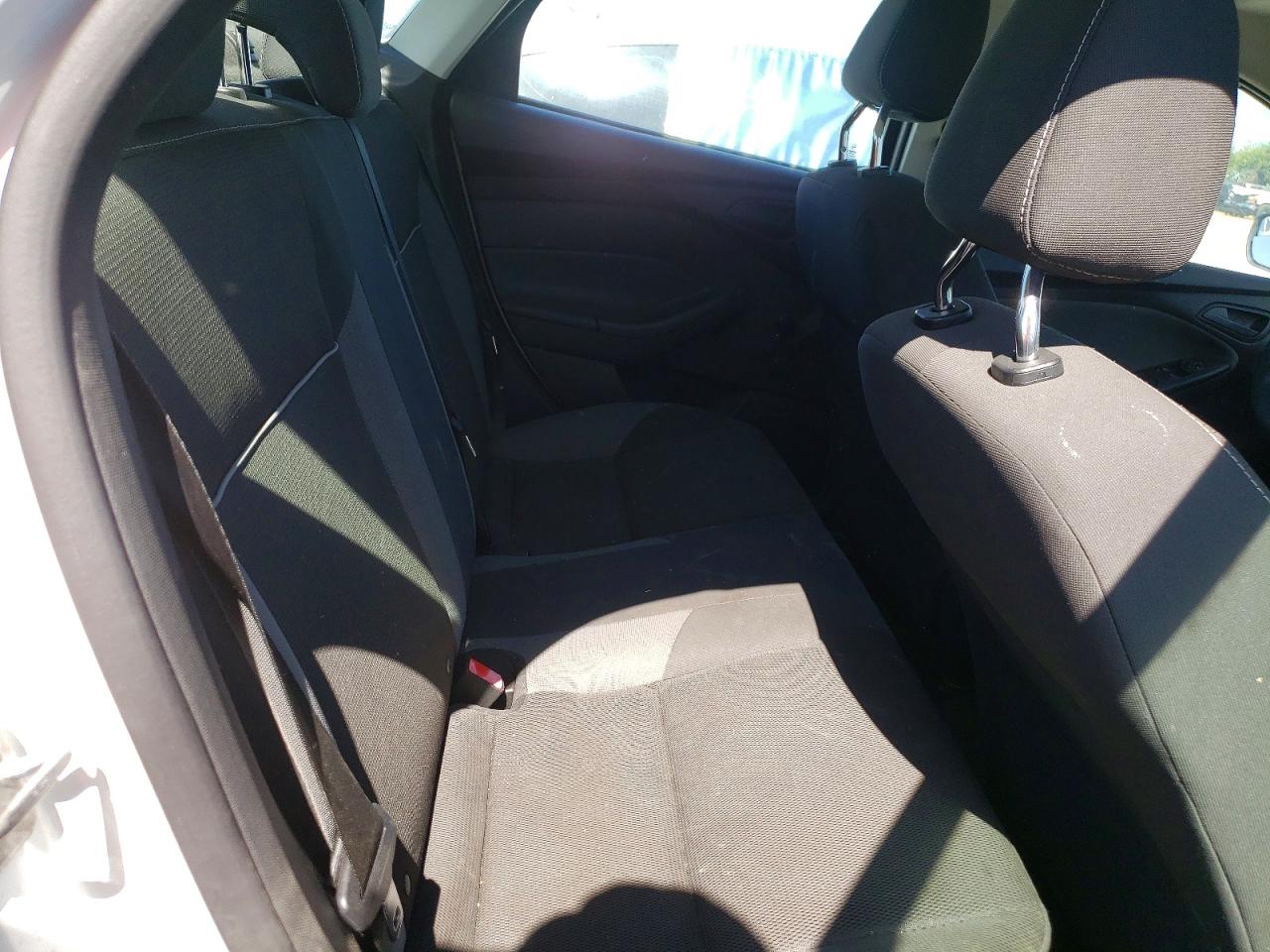 2014 Ford Focus S Белый vin: 1FADP3E21EL150784