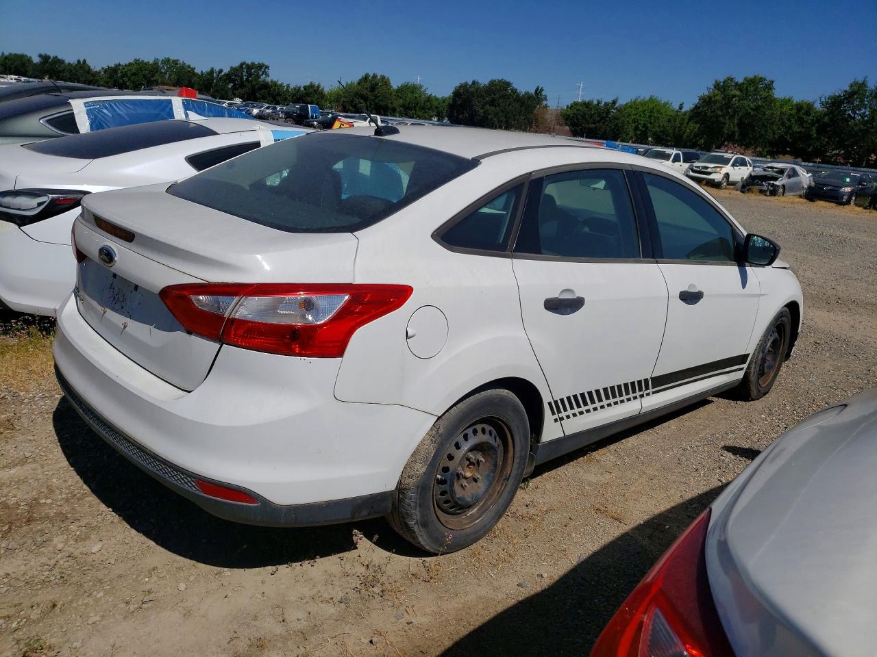 2014 Ford Focus S Белый vin: 1FADP3E21EL150784