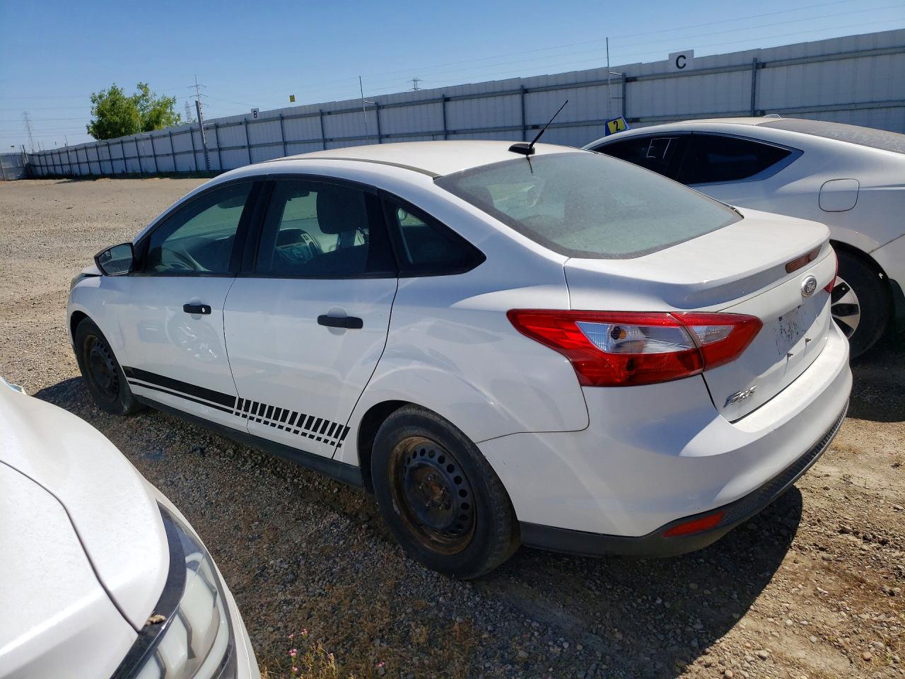 2014 Ford Focus S Белый vin: 1FADP3E21EL150784