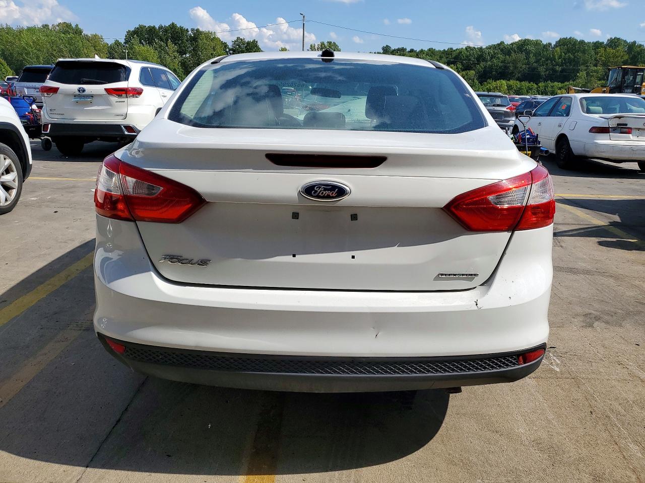2014 Ford Focus S White vin: 1FADP3E21EL440846
