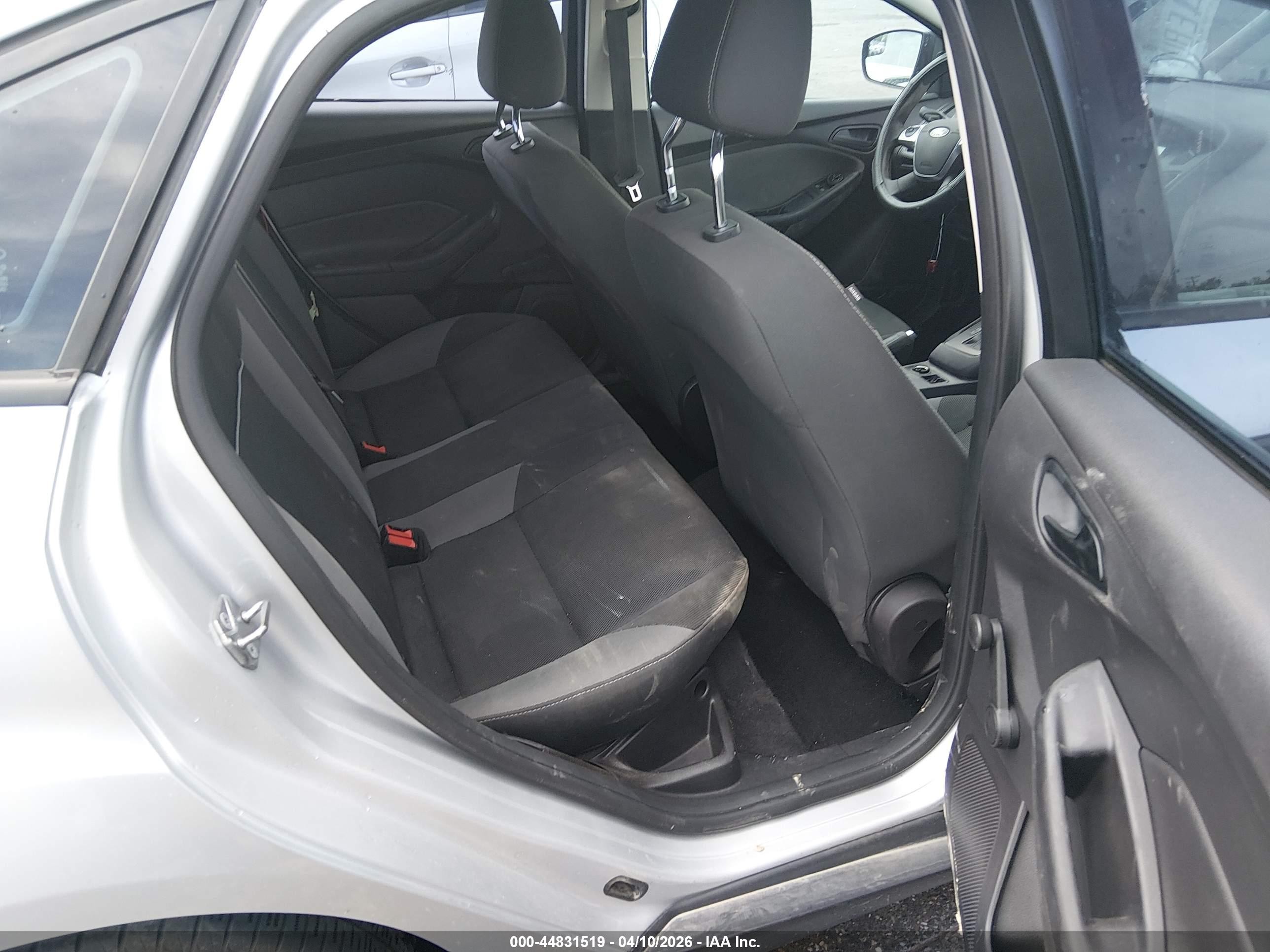 2014 Ford Focus S Silver vin: 1FADP3E21EL452592