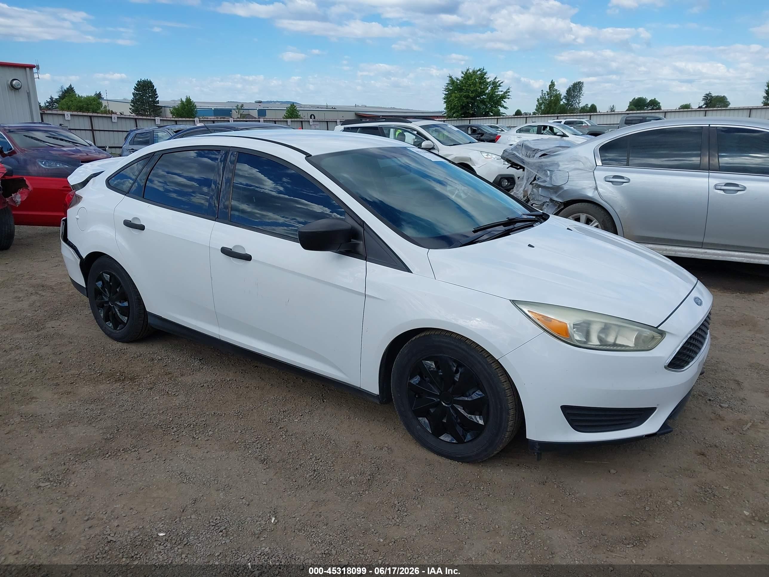 2015 Ford Focus S White vin: 1FADP3E21FL256508