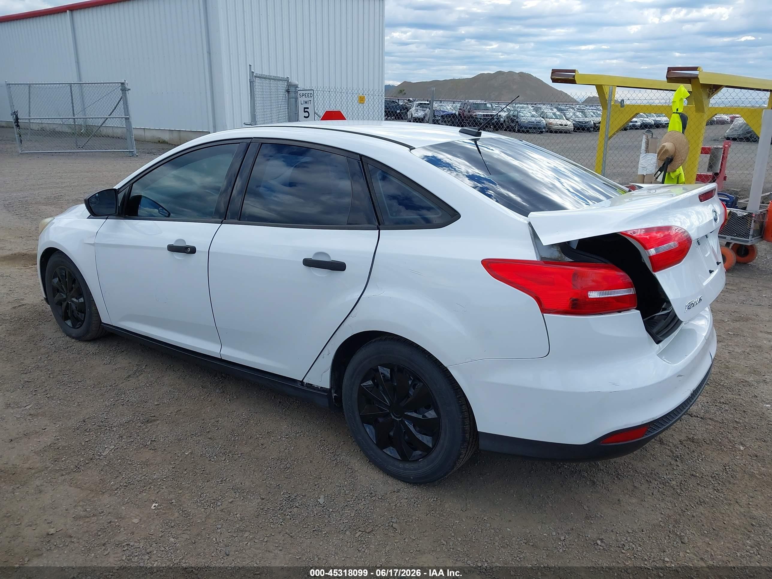 2015 Ford Focus S White vin: 1FADP3E21FL256508