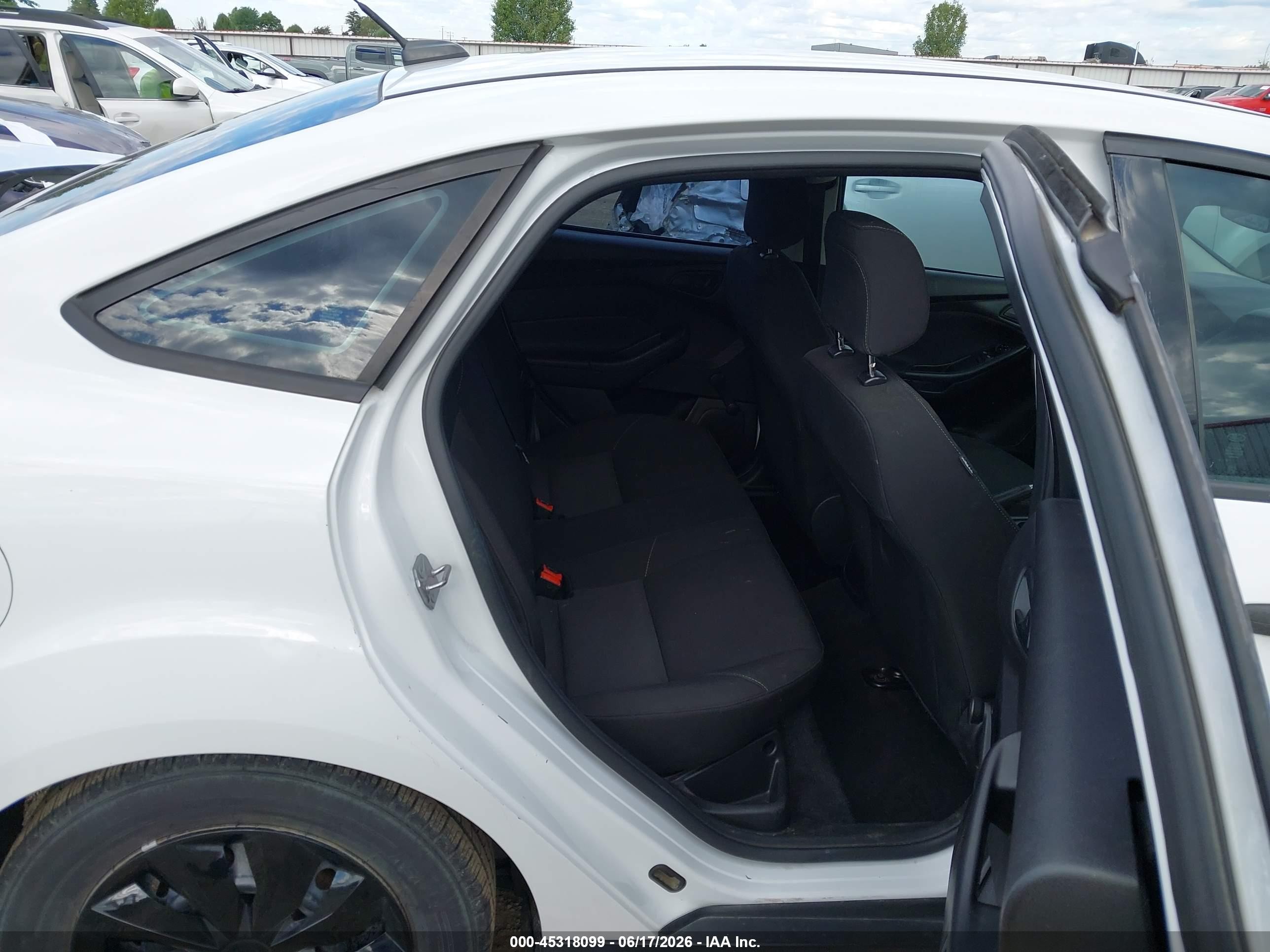 2015 Ford Focus S White vin: 1FADP3E21FL256508