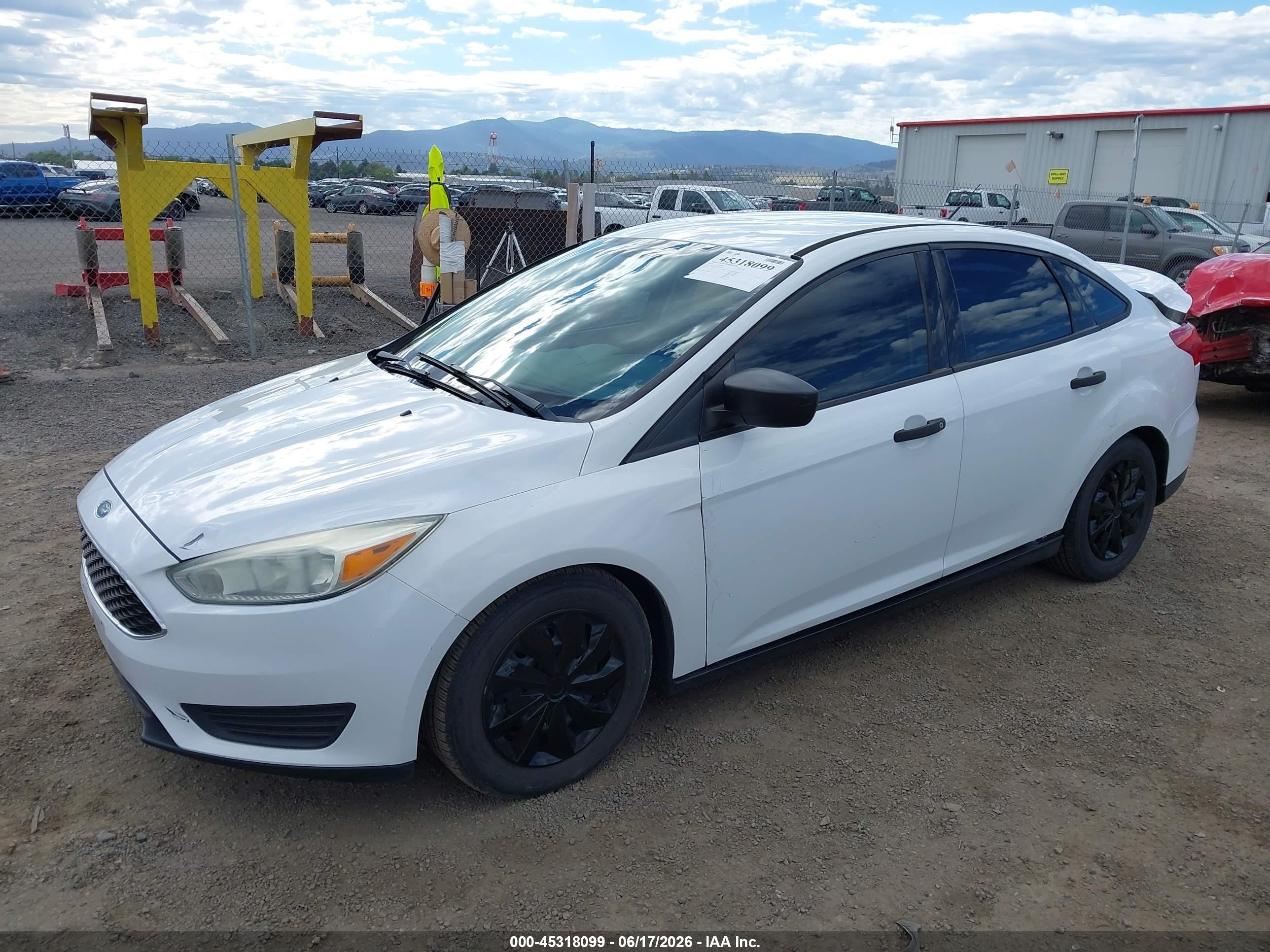 2015 Ford Focus S White vin: 1FADP3E21FL256508