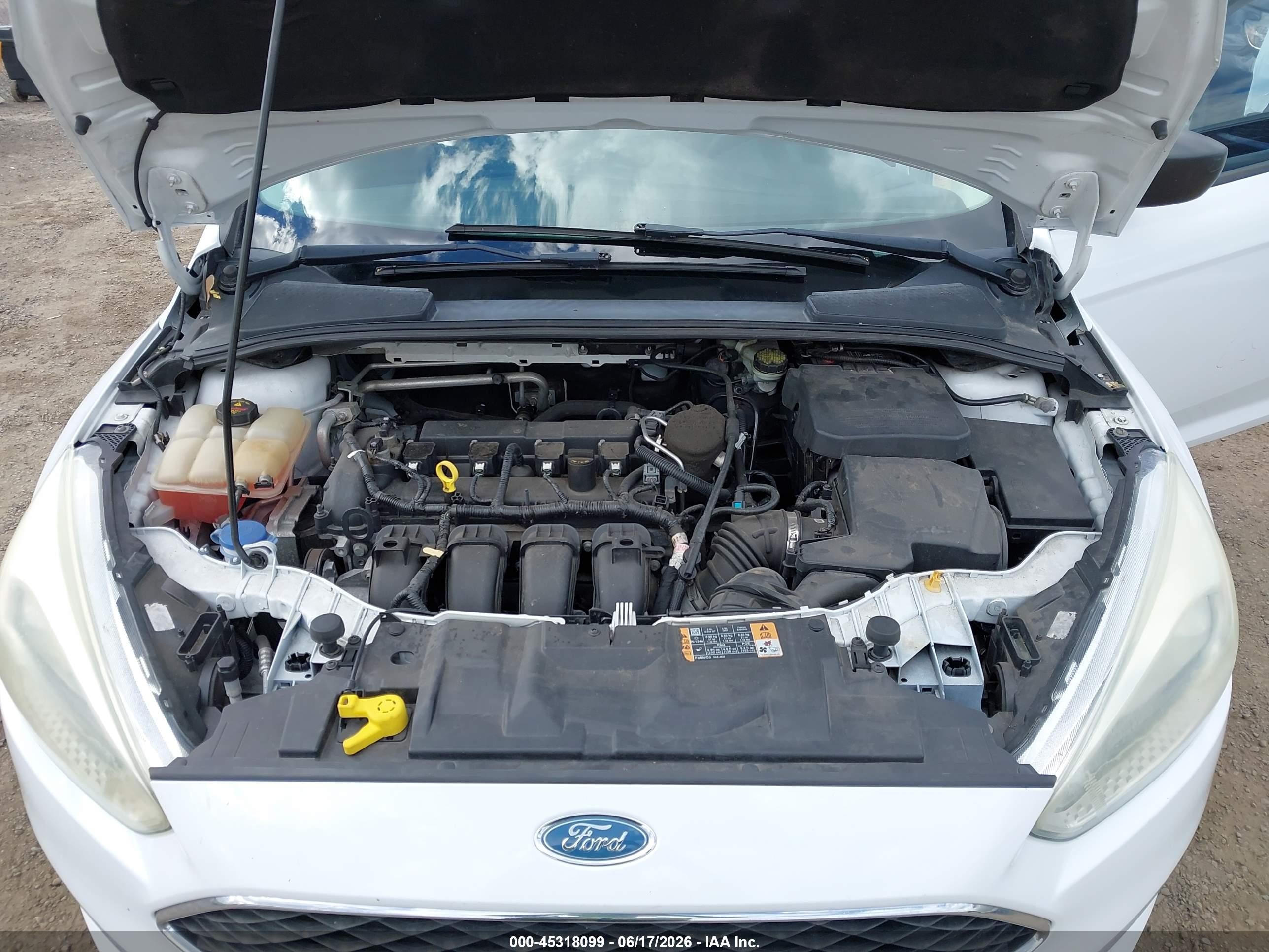 2015 Ford Focus S White vin: 1FADP3E21FL256508