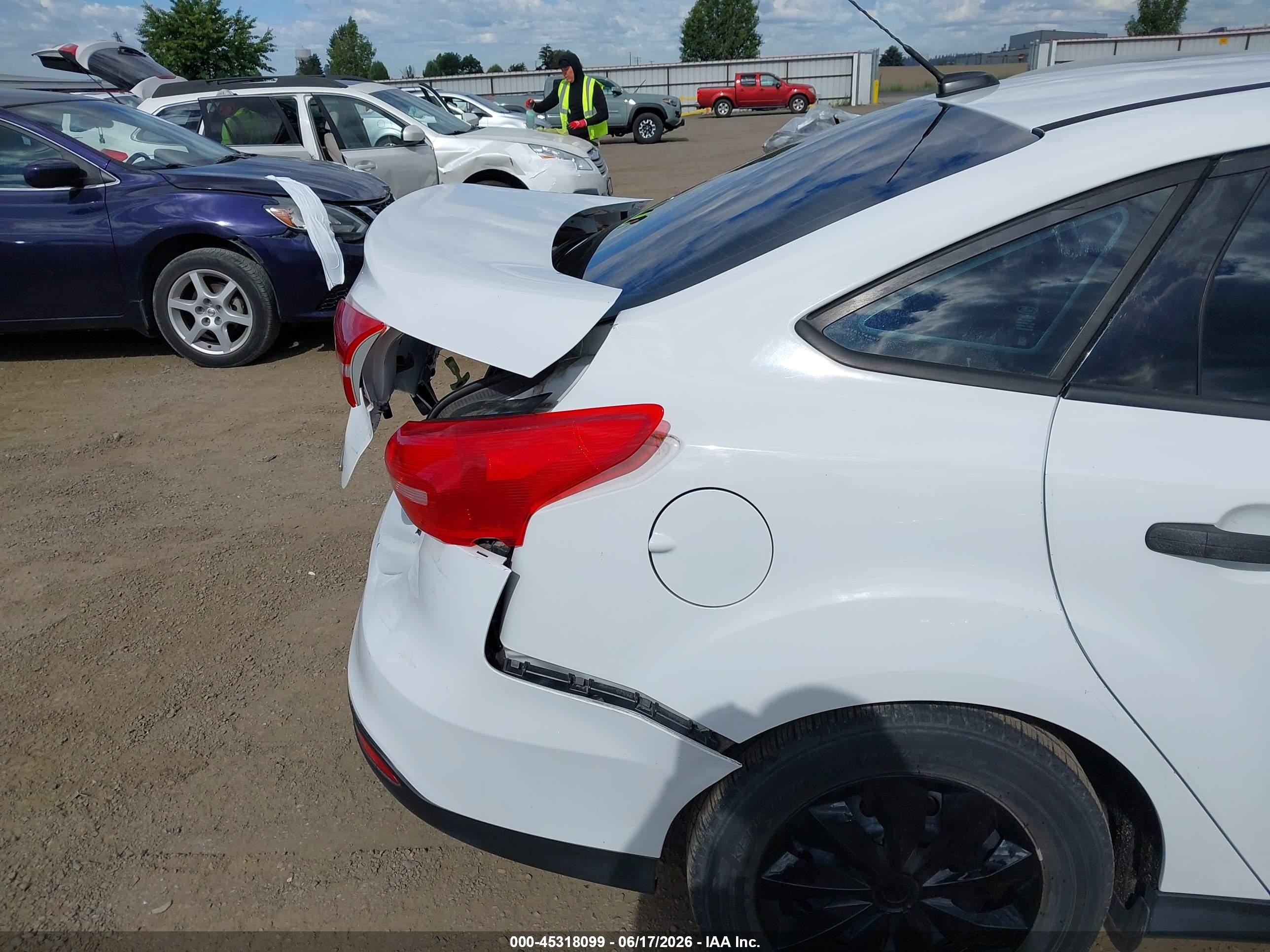 2015 Ford Focus S White vin: 1FADP3E21FL256508