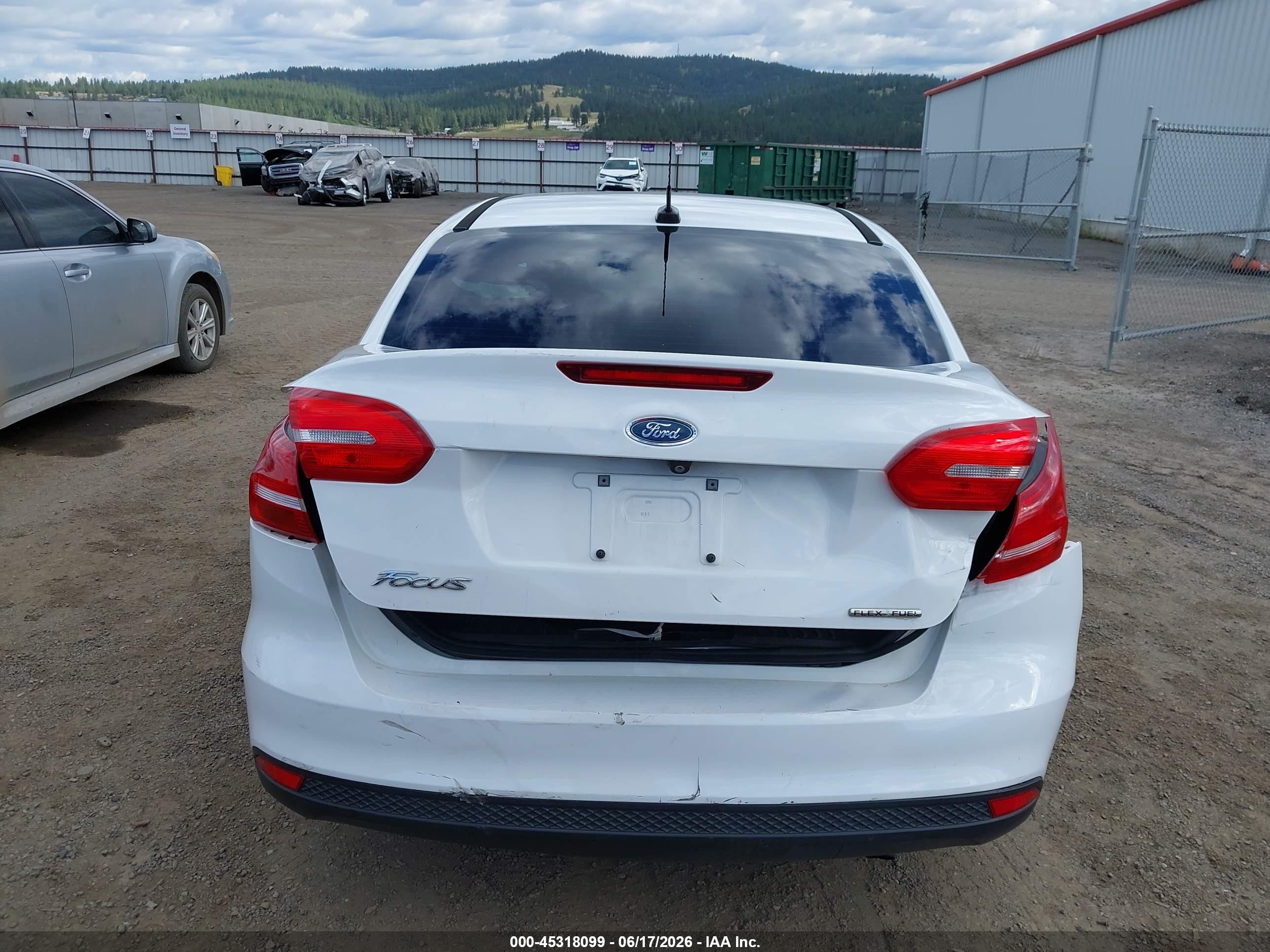 2015 Ford Focus S White vin: 1FADP3E21FL256508