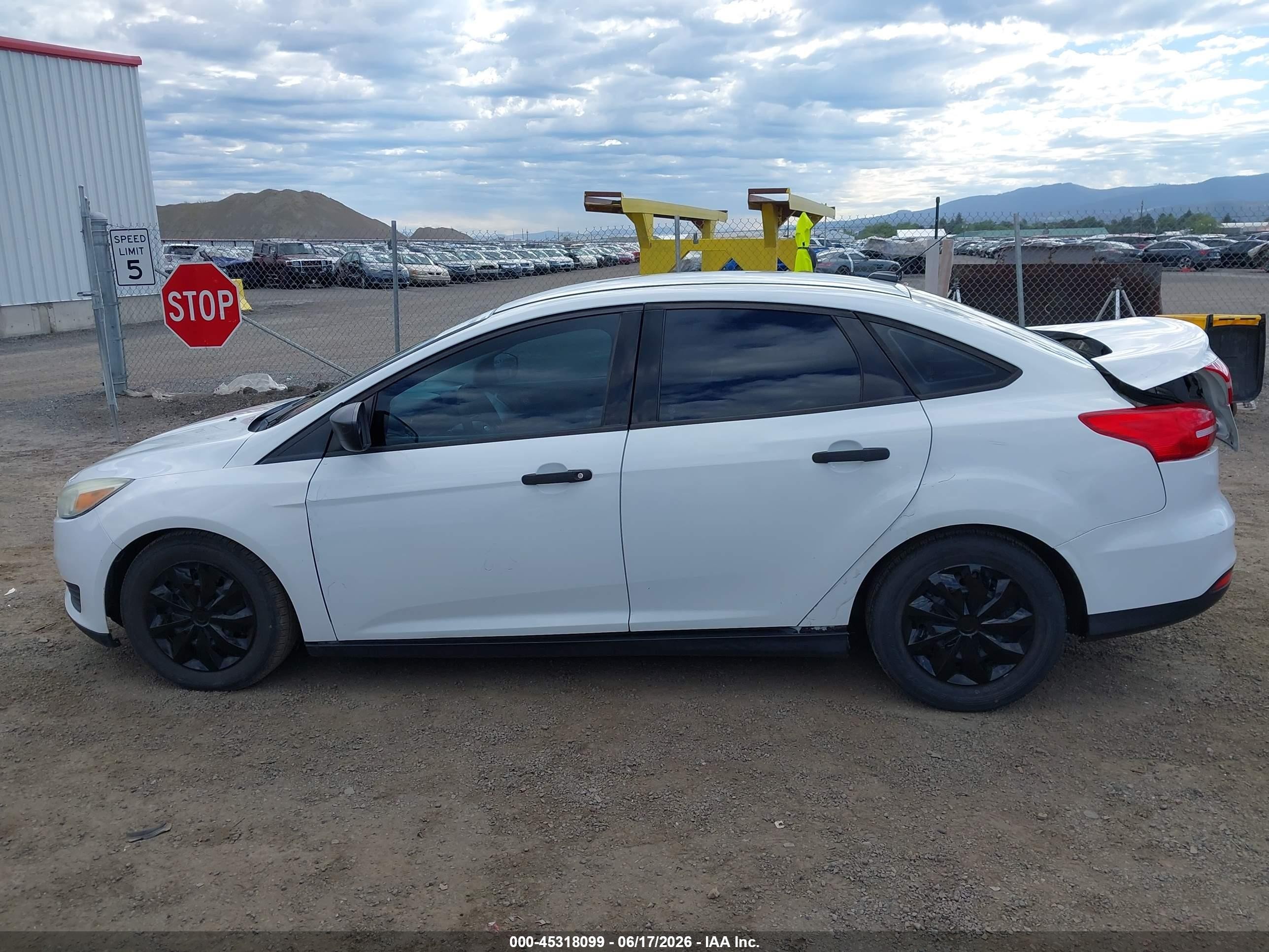 2015 Ford Focus S White vin: 1FADP3E21FL256508