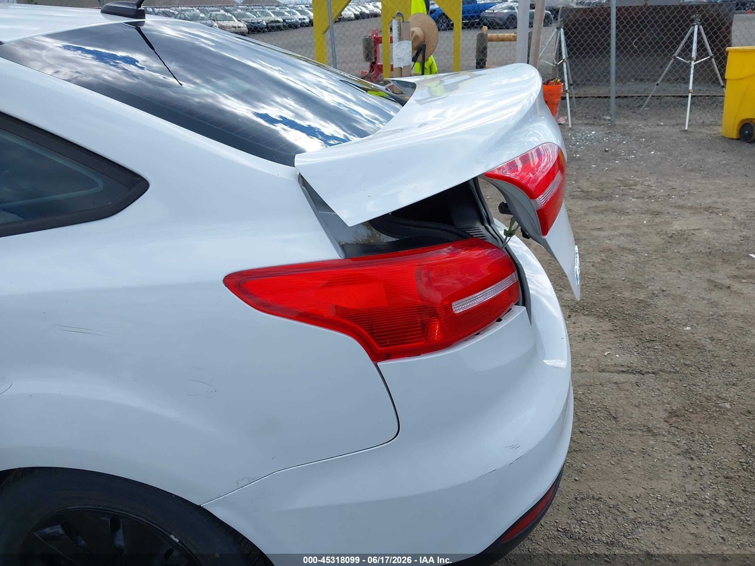 2015 Ford Focus S White vin: 1FADP3E21FL256508