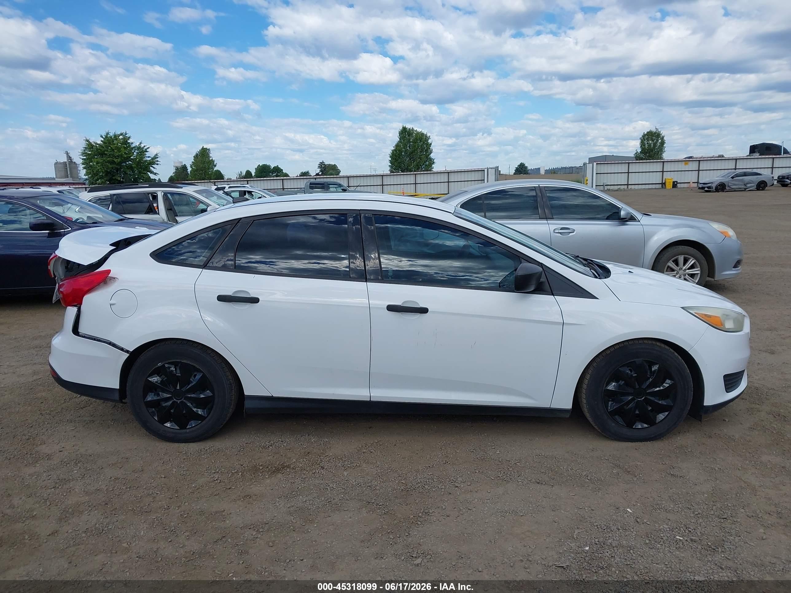 2015 Ford Focus S White vin: 1FADP3E21FL256508