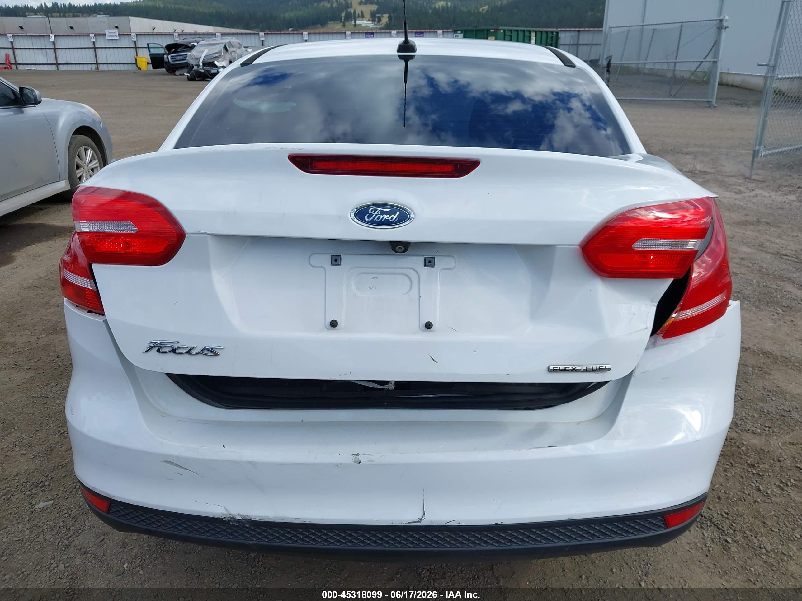 2015 Ford Focus S White vin: 1FADP3E21FL256508