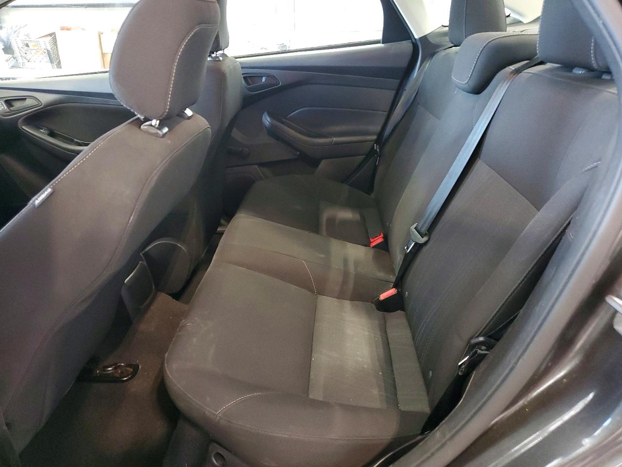 2015 Ford Focus S Gray vin: 1FADP3E21FL261322