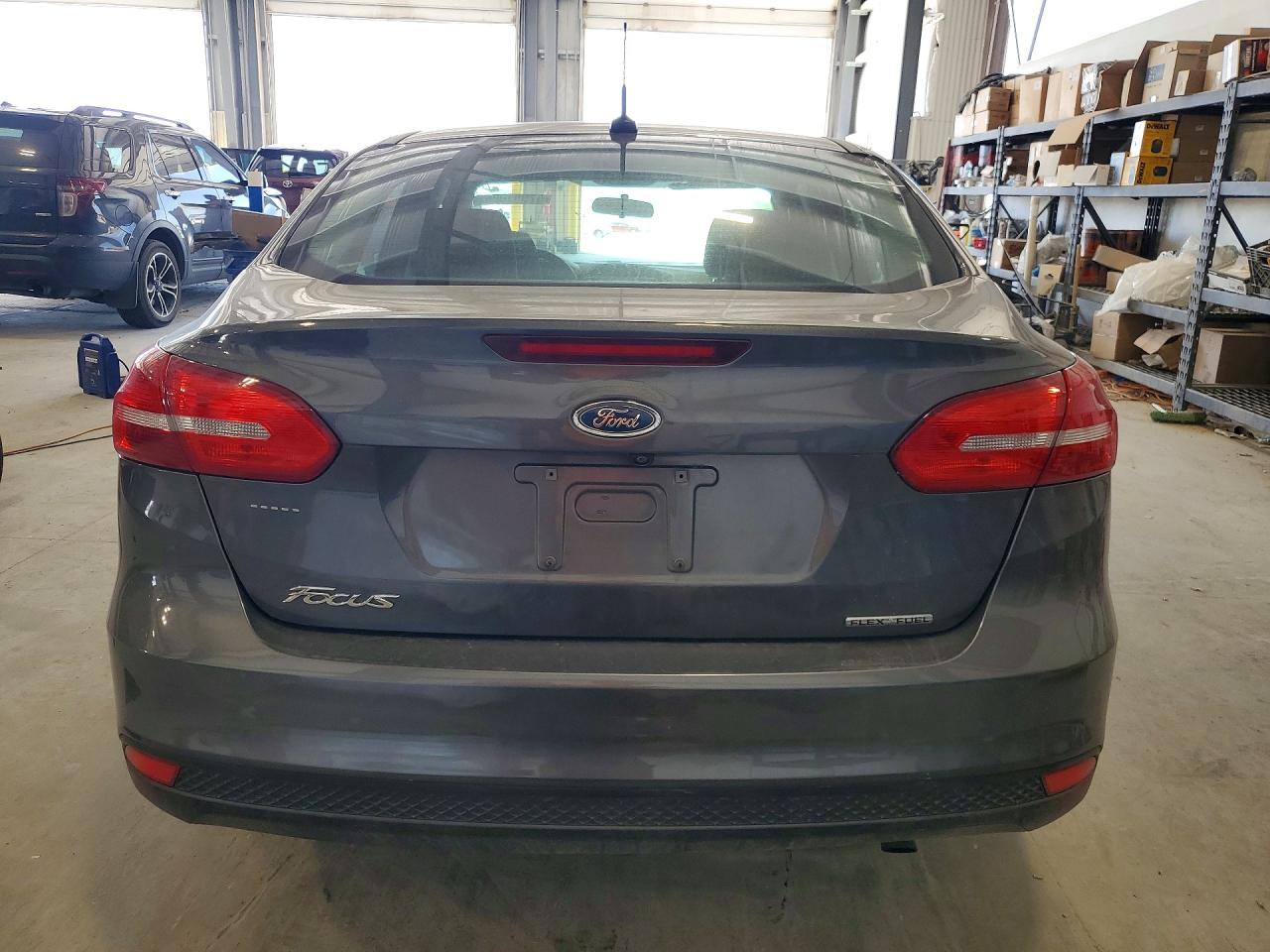 2015 Ford Focus S Gray vin: 1FADP3E21FL261322