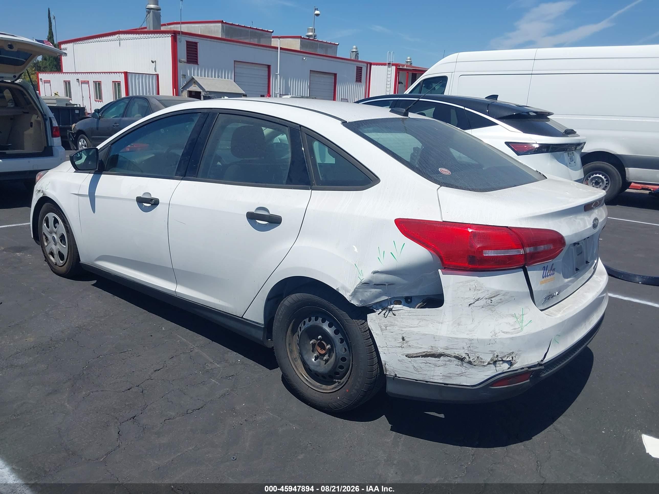 2015 Ford Focus S Белый vin: 1FADP3E21FL368399