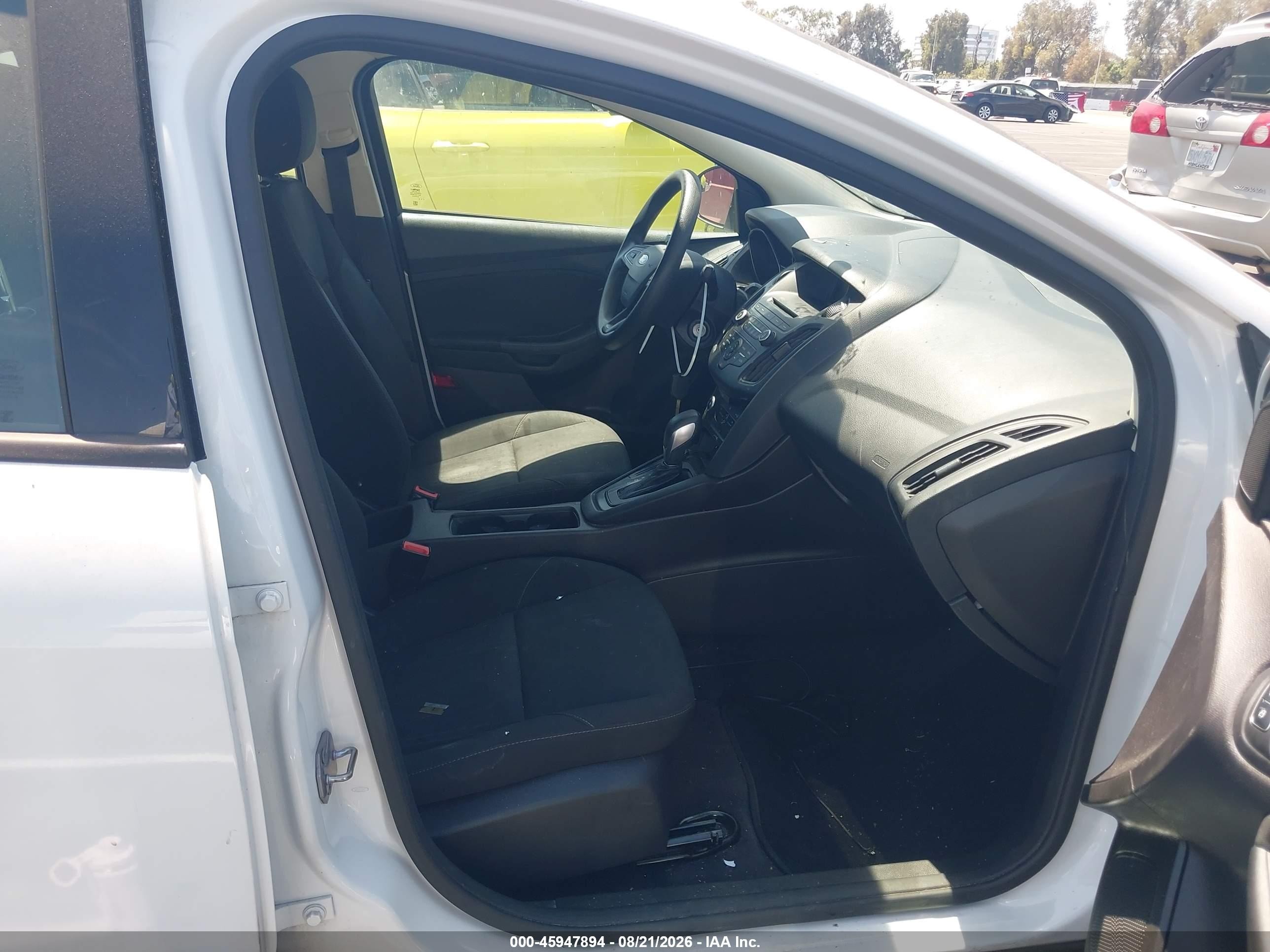 2015 Ford Focus S Белый vin: 1FADP3E21FL368399