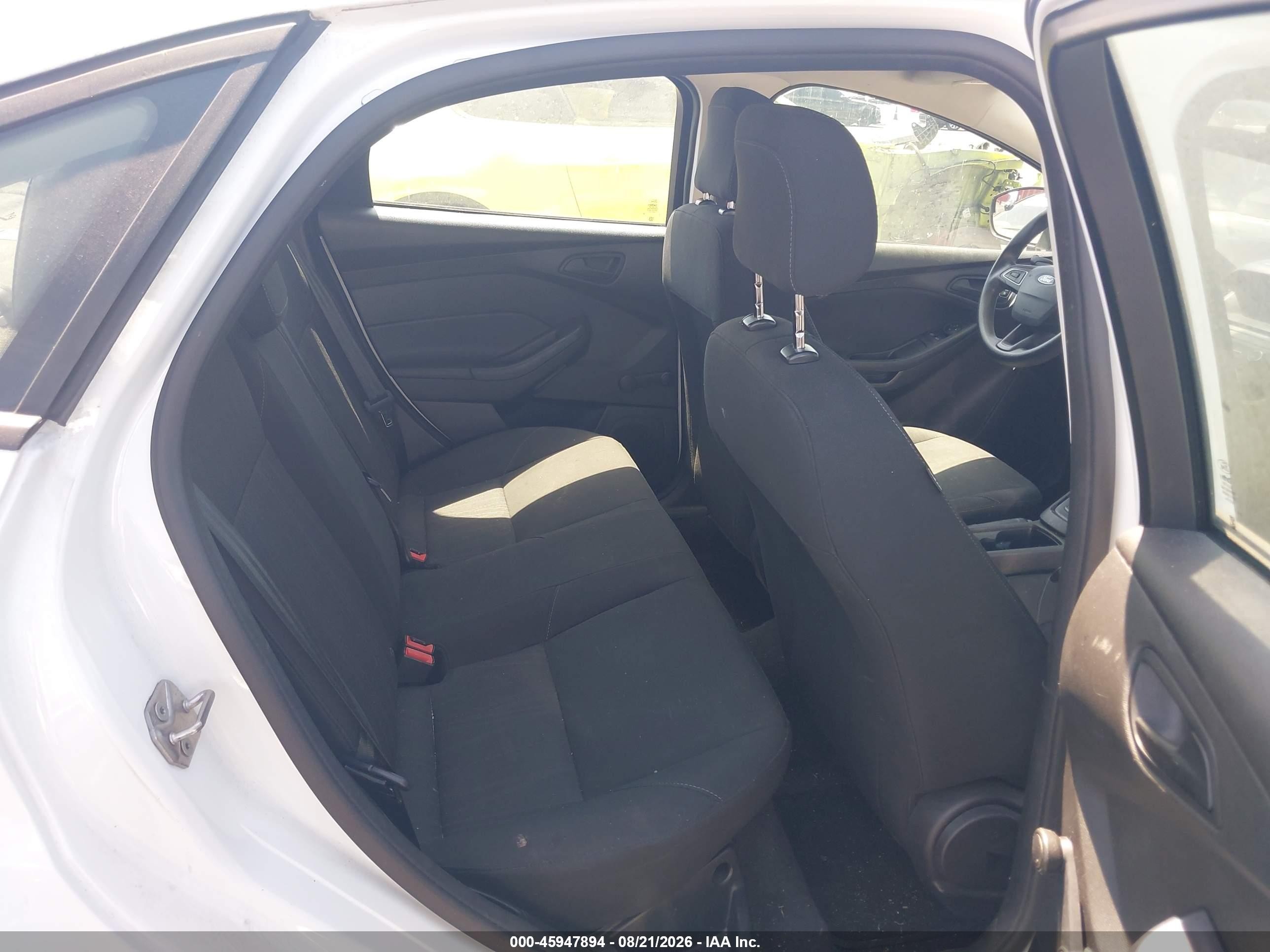 2015 Ford Focus S Белый vin: 1FADP3E21FL368399