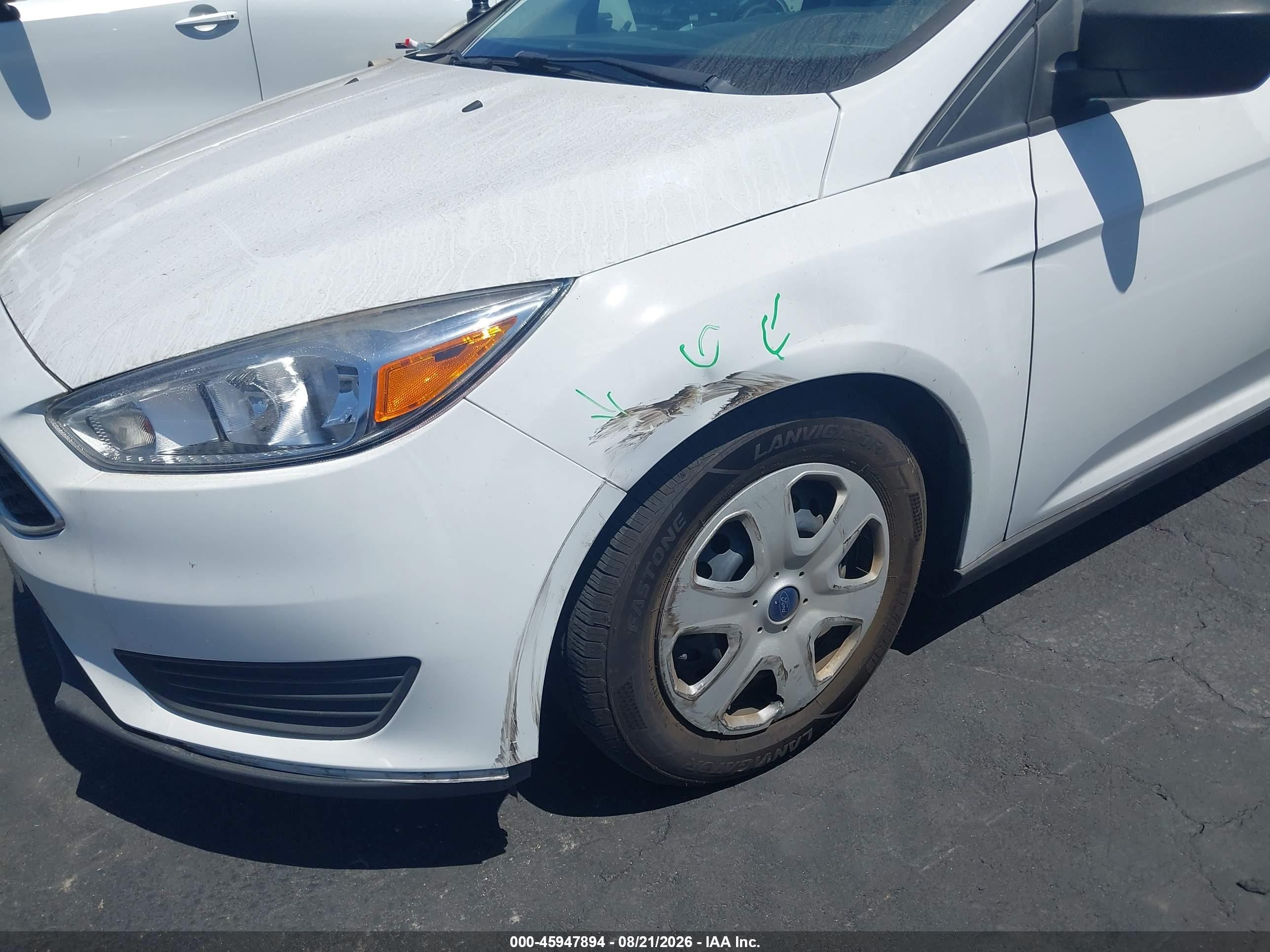 2015 Ford Focus S Белый vin: 1FADP3E21FL368399