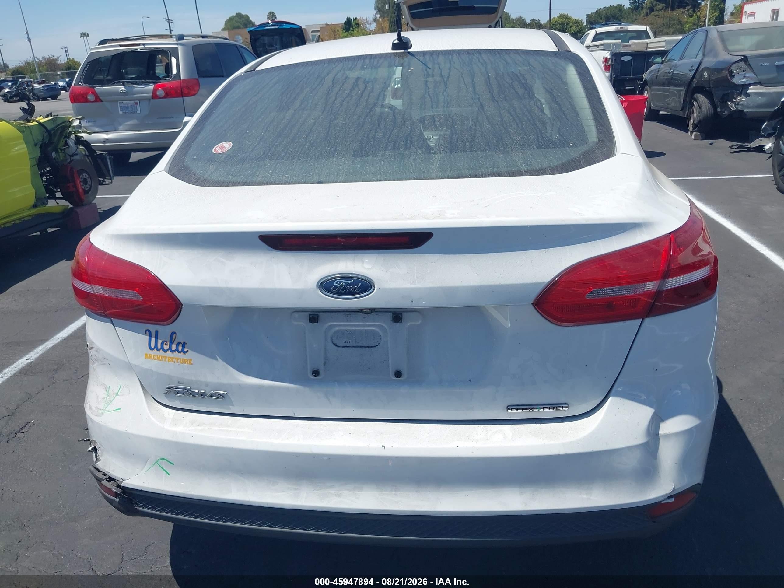 2015 Ford Focus S Белый vin: 1FADP3E21FL368399