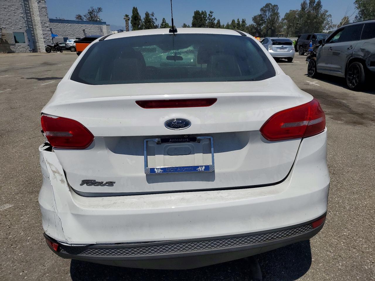 2016 Ford Focus S White vin: 1FADP3E21GL399198