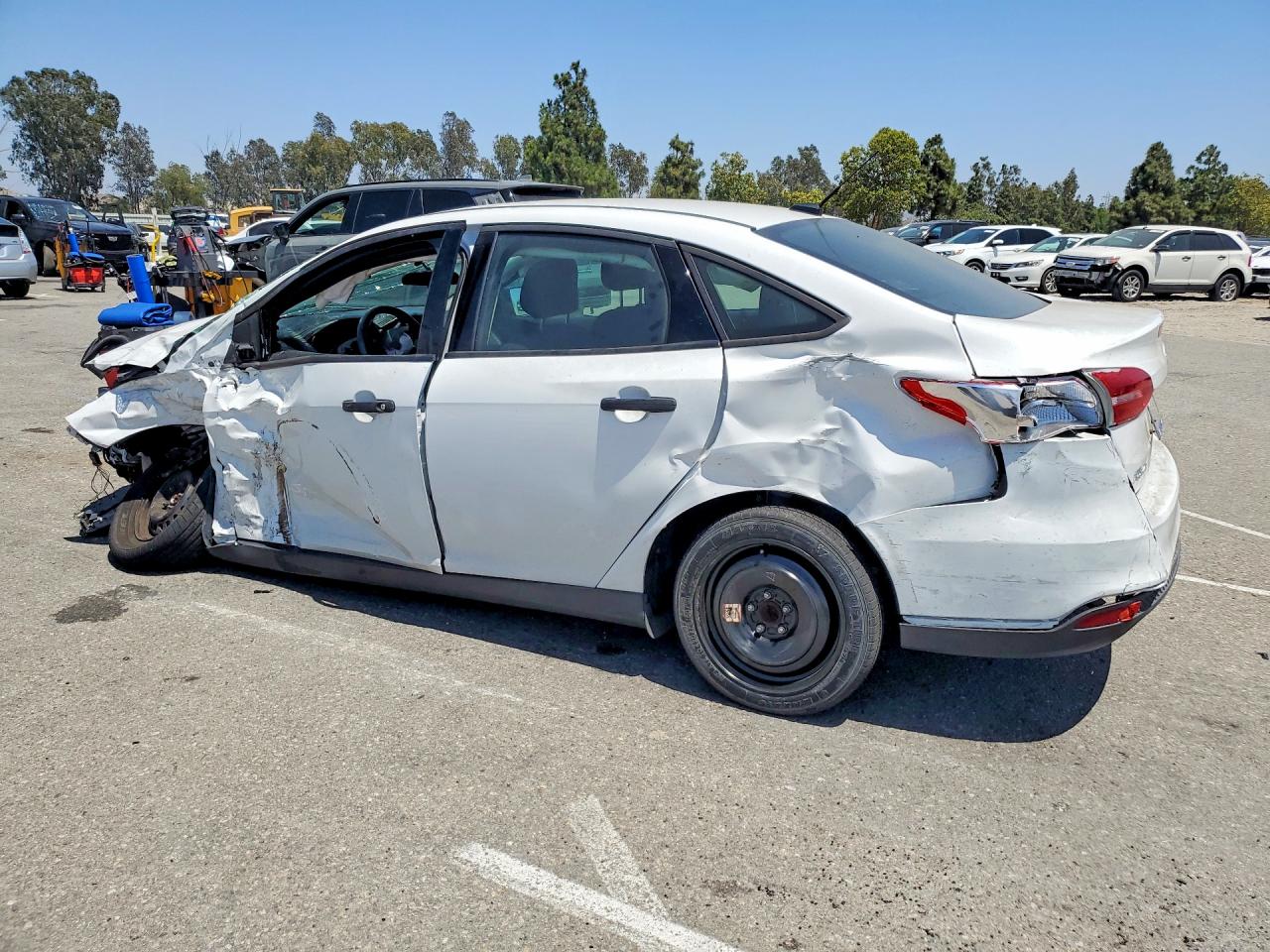 2016 Ford Focus S White vin: 1FADP3E21GL399198