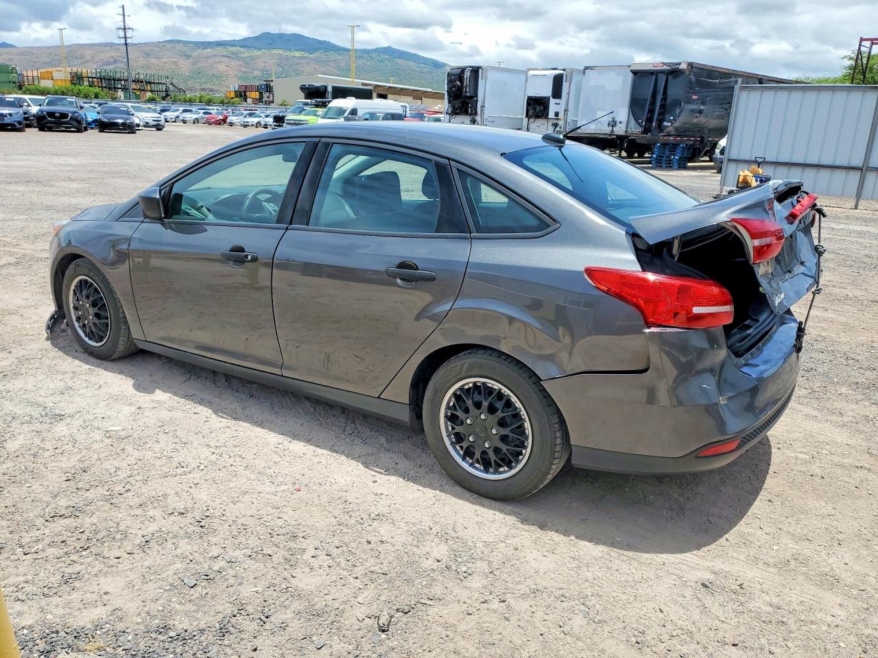 2015 Ford Focus S Серый vin: 1FADP3E22FL247445