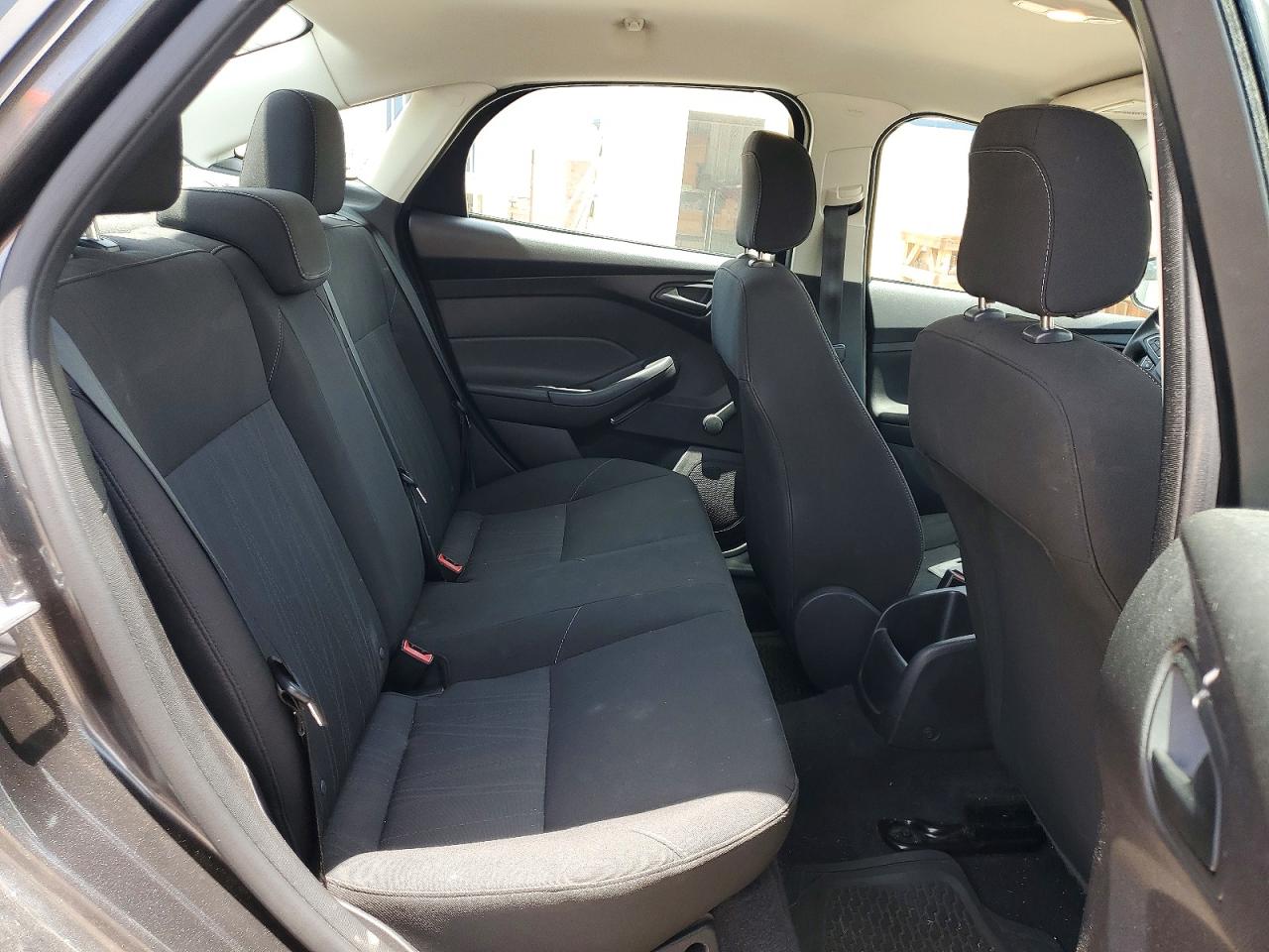 2015 Ford Focus S Серый vin: 1FADP3E22FL247445
