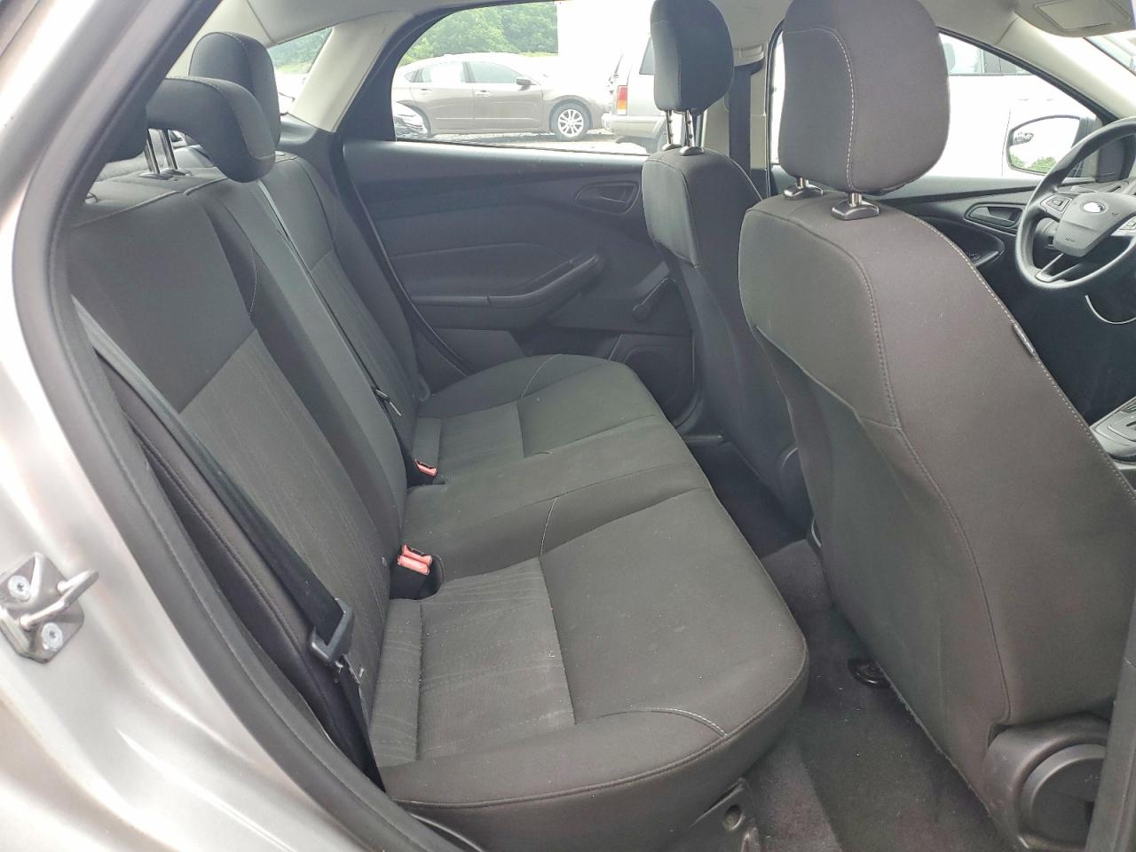 2015 Ford Focus S Silver vin: 1FADP3E22FL253178