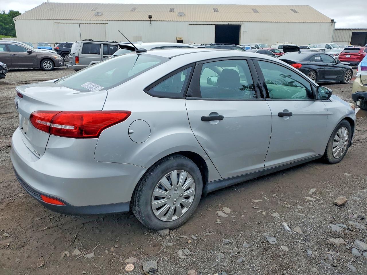 2015 Ford Focus S Silver vin: 1FADP3E22FL253178