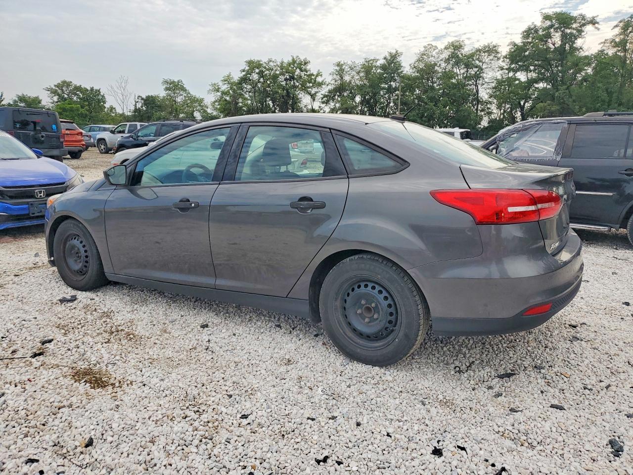 2015 Ford Focus S Gray vin: 1FADP3E22FL259871