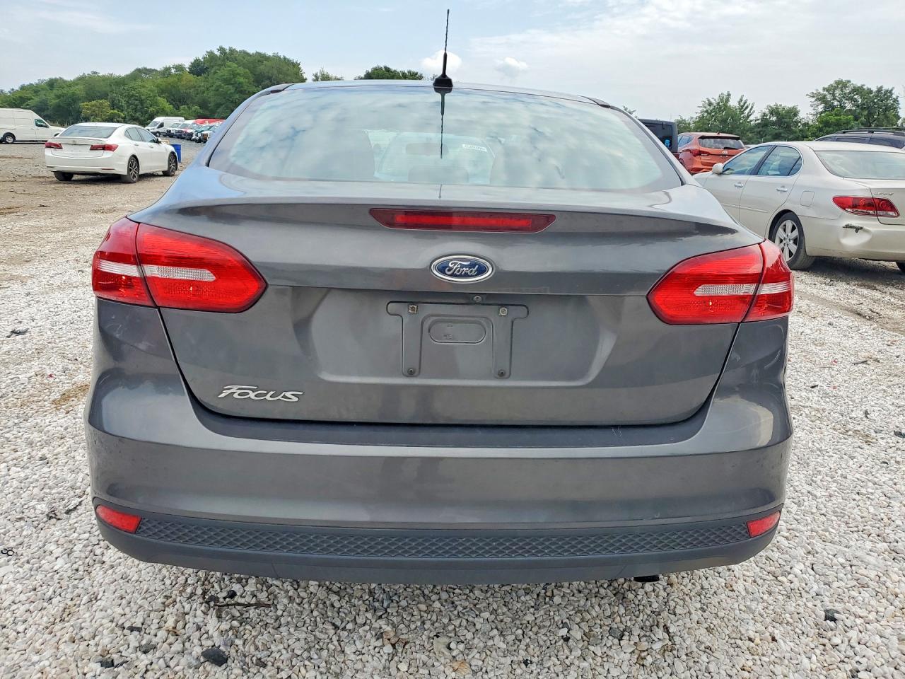 2015 Ford Focus S Gray vin: 1FADP3E22FL259871