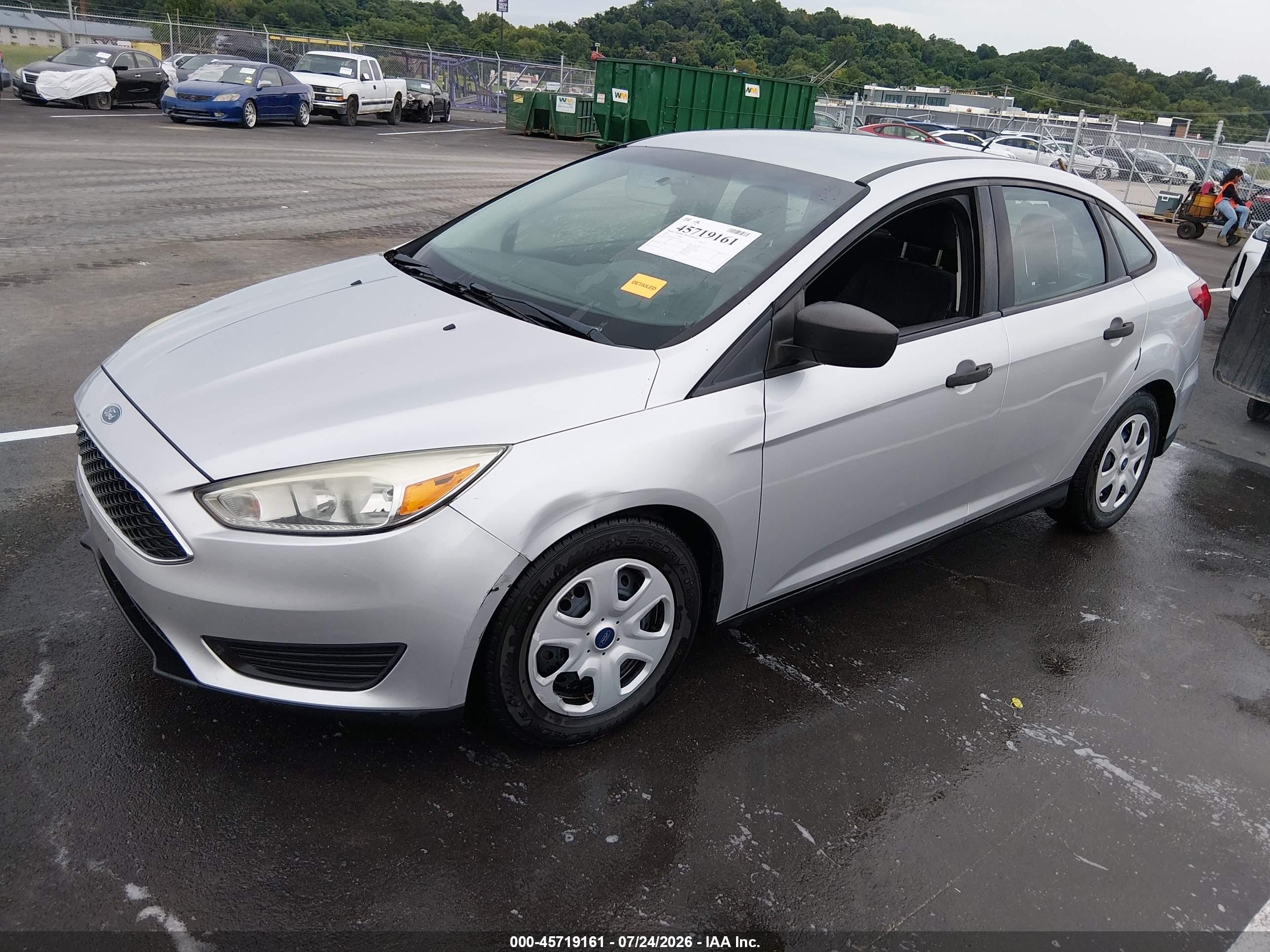 2015 Ford Focus S Серебряный vin: 1FADP3E22FL264262