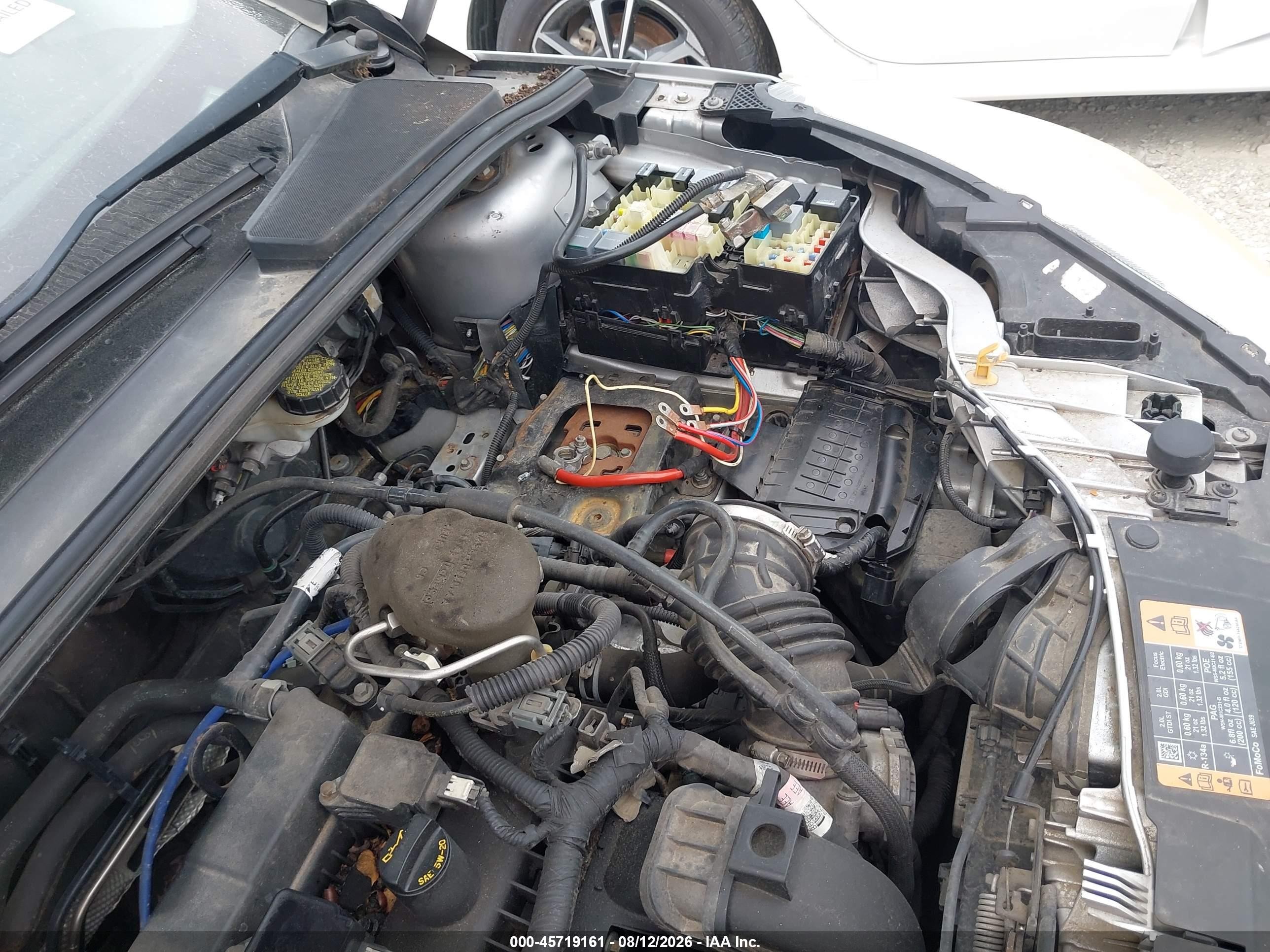 2015 Ford Focus S Серебряный vin: 1FADP3E22FL264262