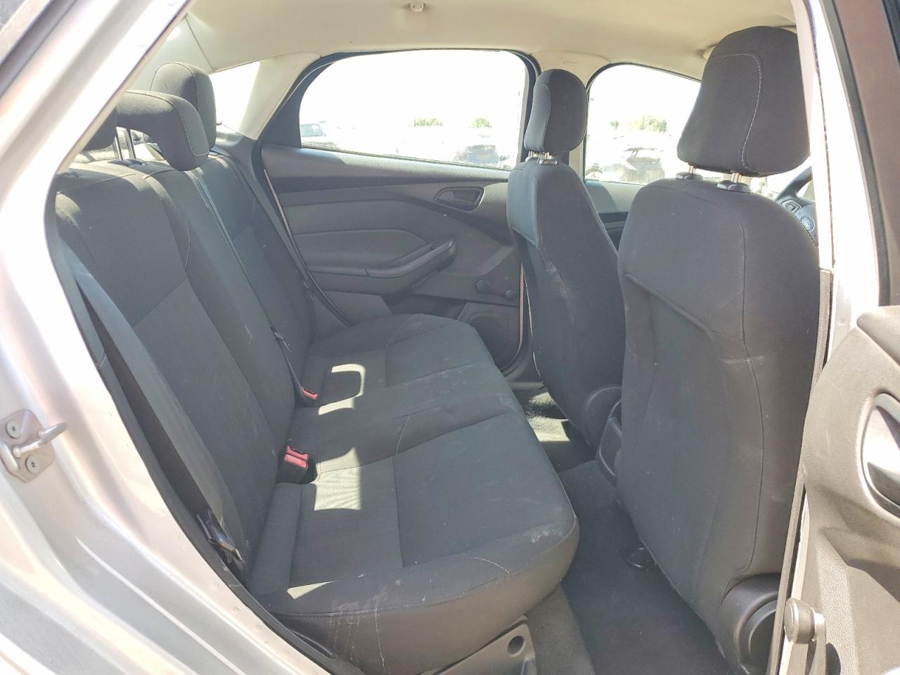 2015 Ford Focus S Silver vin: 1FADP3E22FL326114