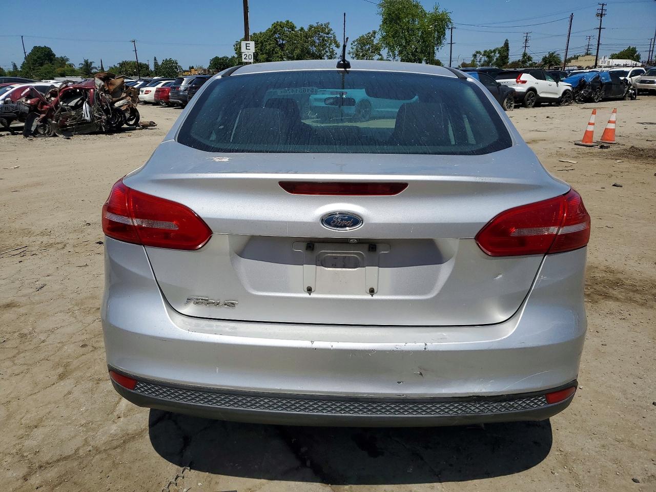 2015 Ford Focus S Silver vin: 1FADP3E22FL326114