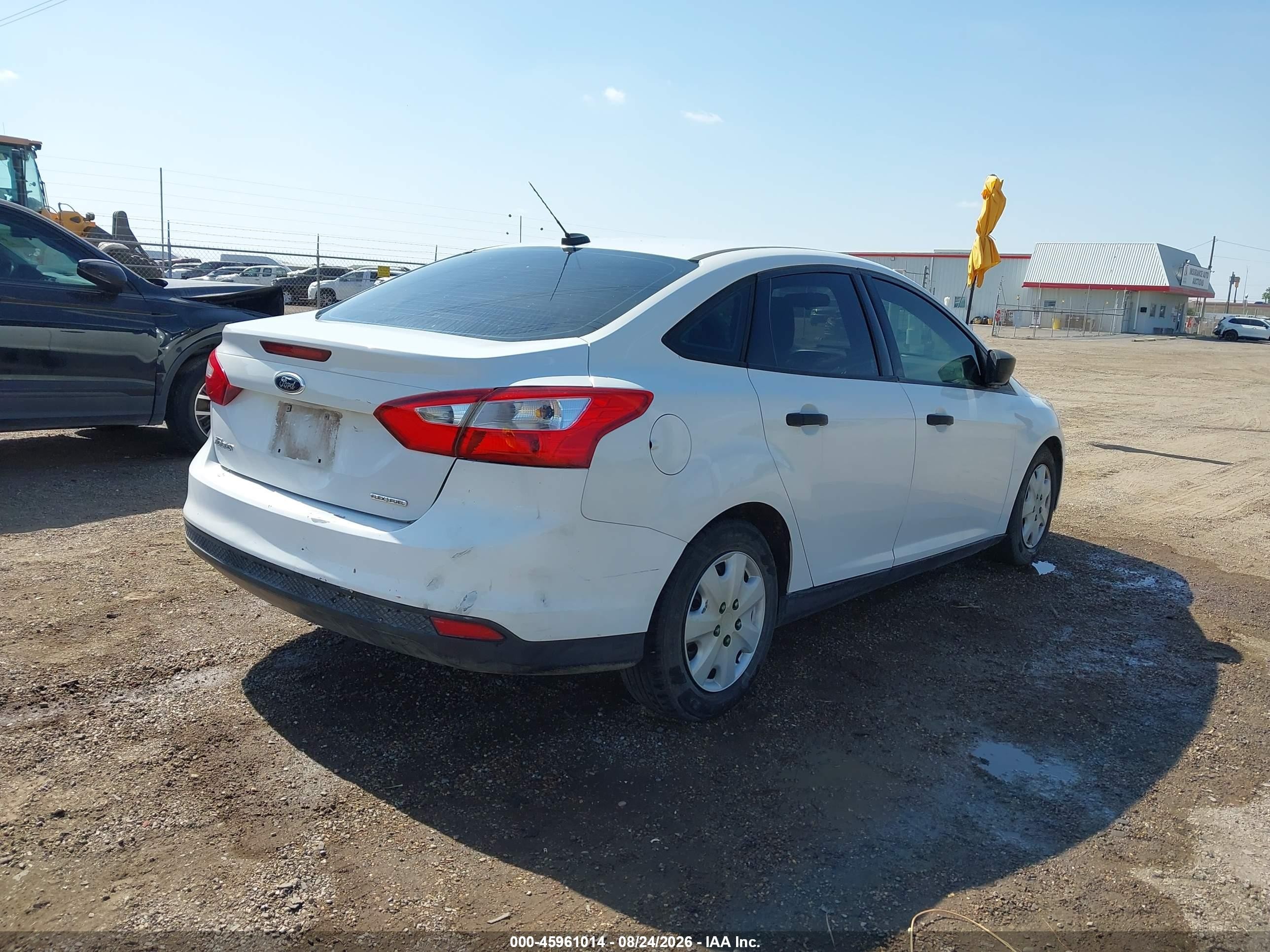 2013 Ford Focus S Белый vin: 1FADP3E23DL189262