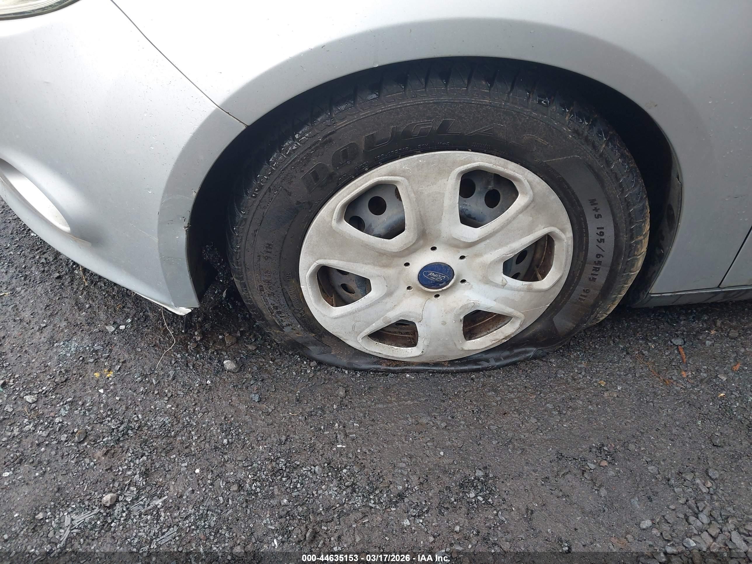 2013 Ford Focus S Silver vin: 1FADP3E23DL382687
