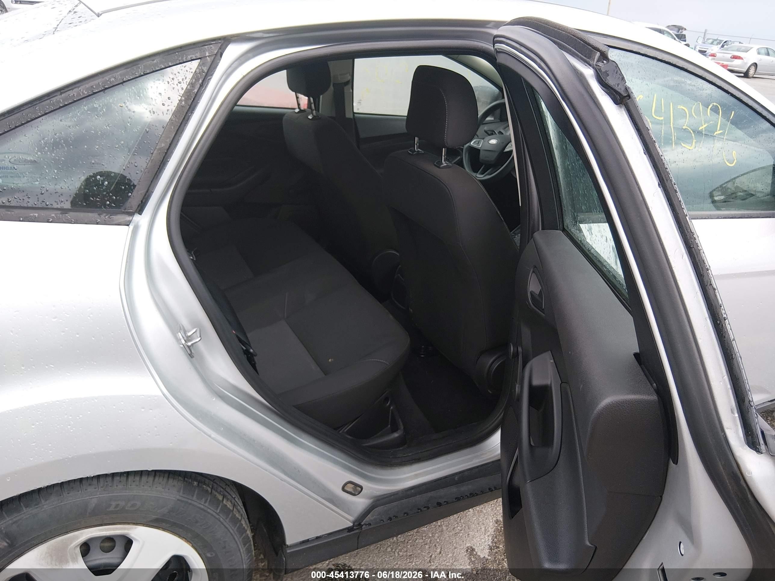 2015 Ford Focus S Silver vin: 1FADP3E23FL248457