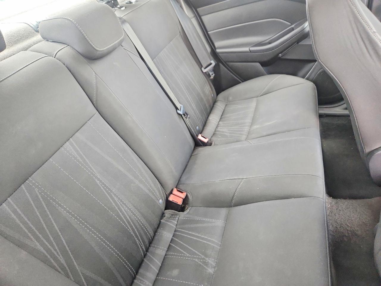 2015 Ford Focus S Silver vin: 1FADP3E23FL338661