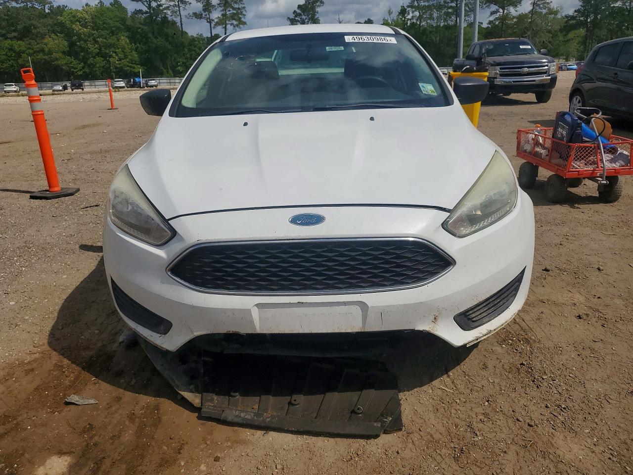 2017 Ford Focus S Белый vin: 1FADP3E23HL297936