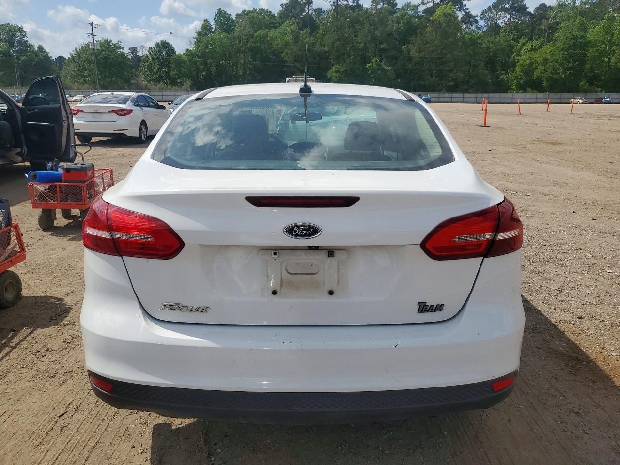 2017 Ford Focus S Белый vin: 1FADP3E23HL297936